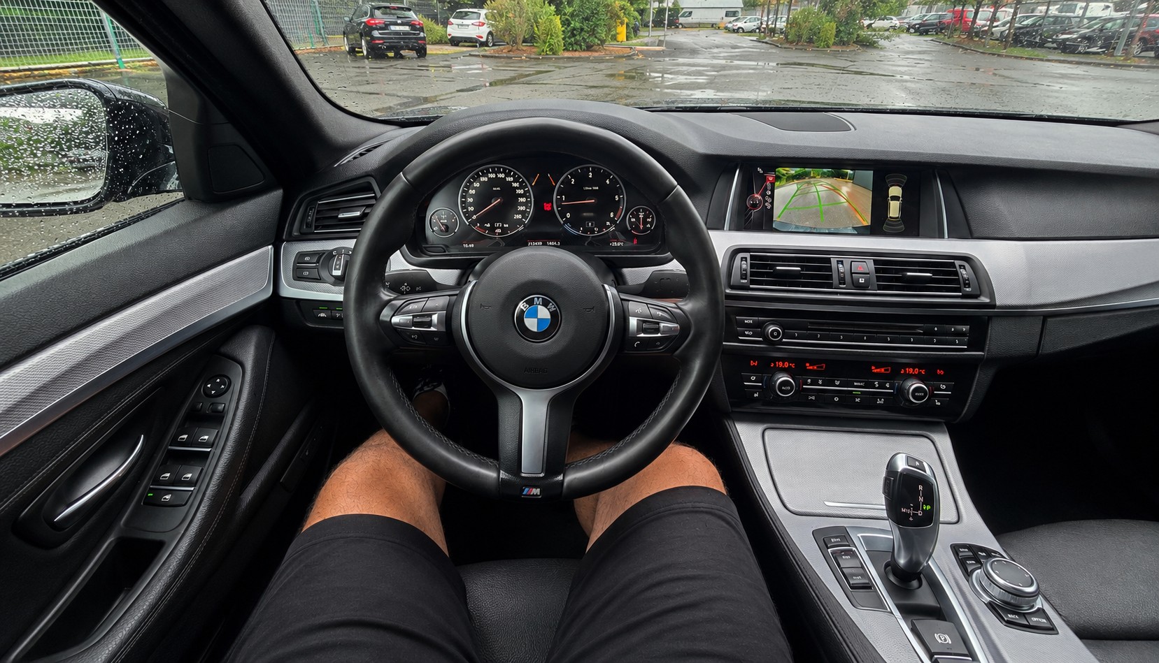 BMW 530d Touring xDrive M-Pack-image-12