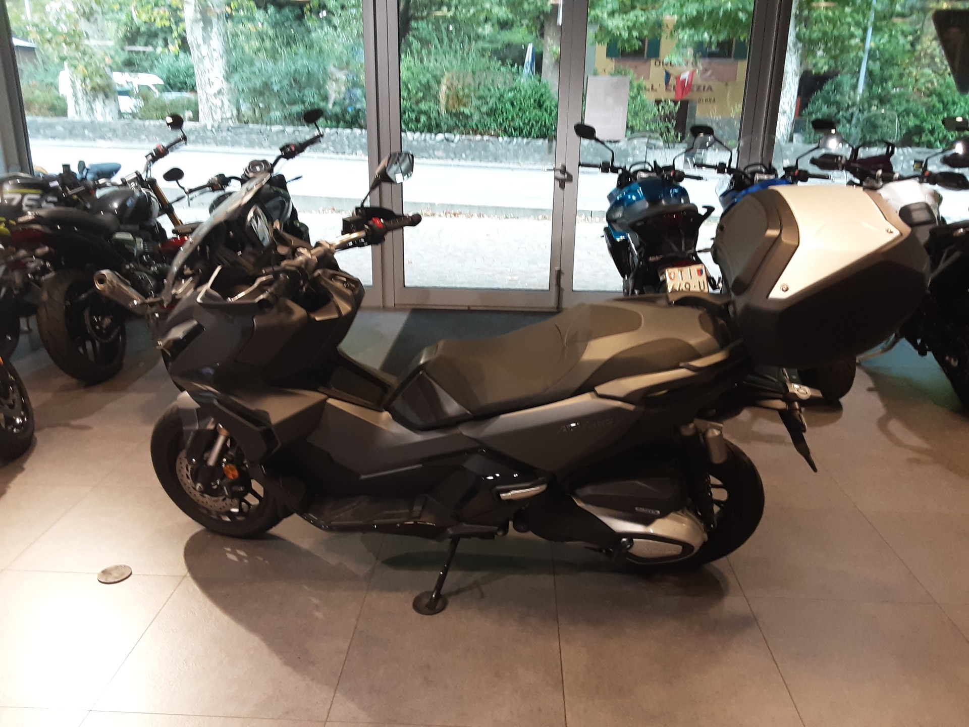 HONDA ADV 350-image-1