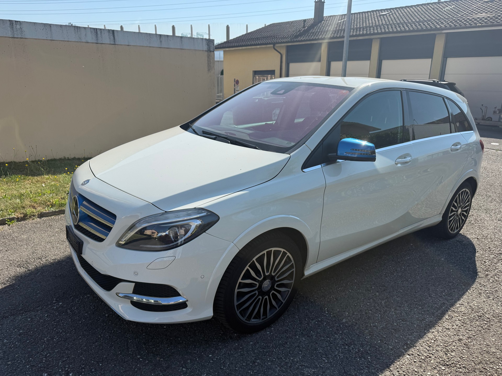MERCEDES-BENZ B Electric Drive-image-1