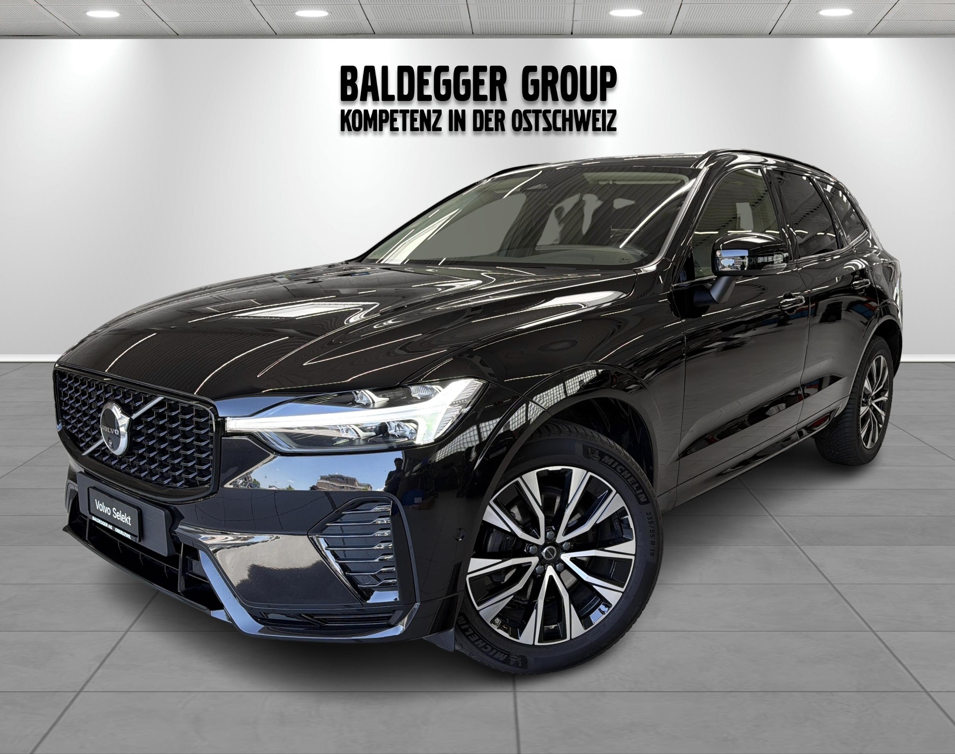 VOLVO XC60 2.0 B5 MH Plus Dark AWD-image-0