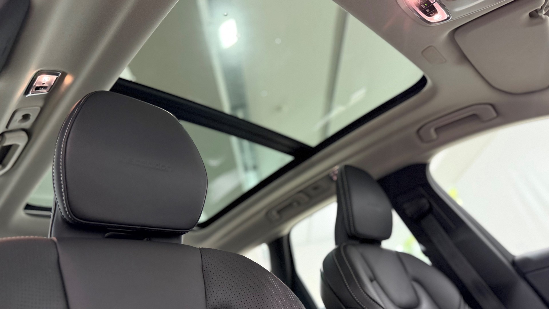 VOLVO XC60 2.0 B5 MH Inscription AWD-image-13
