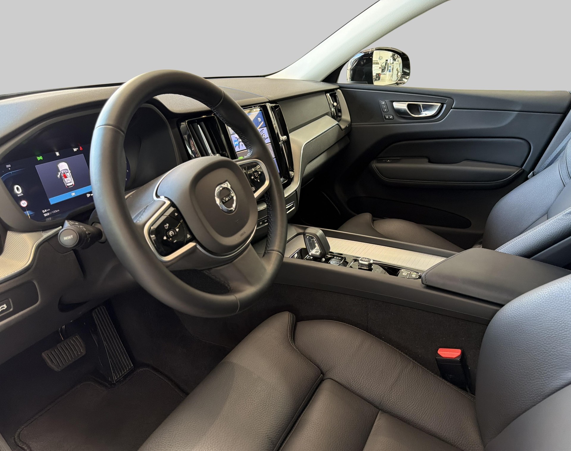 VOLVO XC60 2.0 B5 MH Plus Dark AWD-image-7