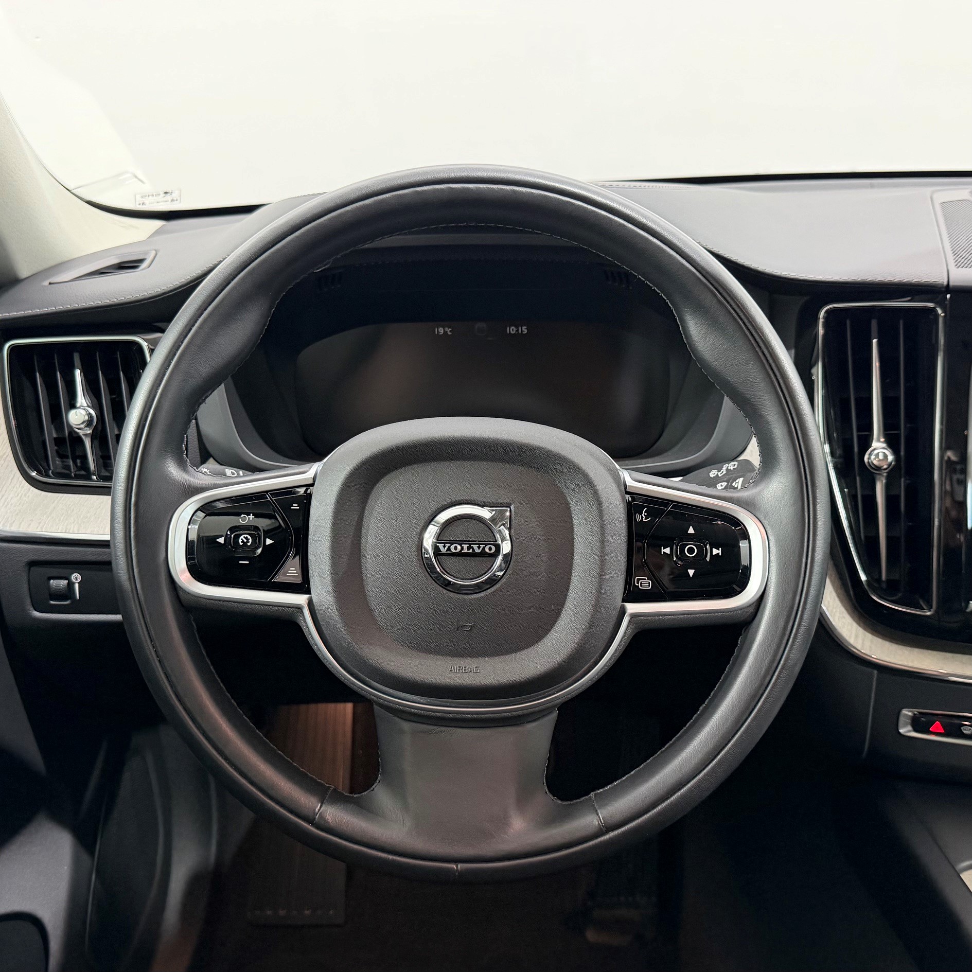 VOLVO XC60 2.0 B5 MH Inscription AWD-image-9