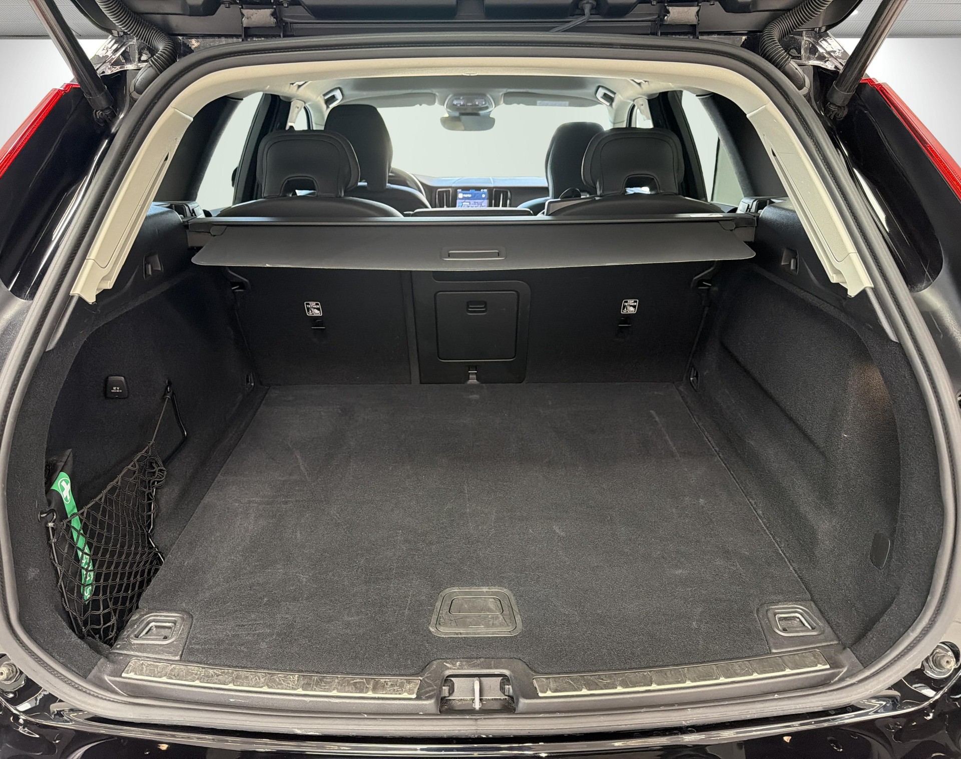 VOLVO XC60 2.0 B5 MH Plus Dark AWD-image-10