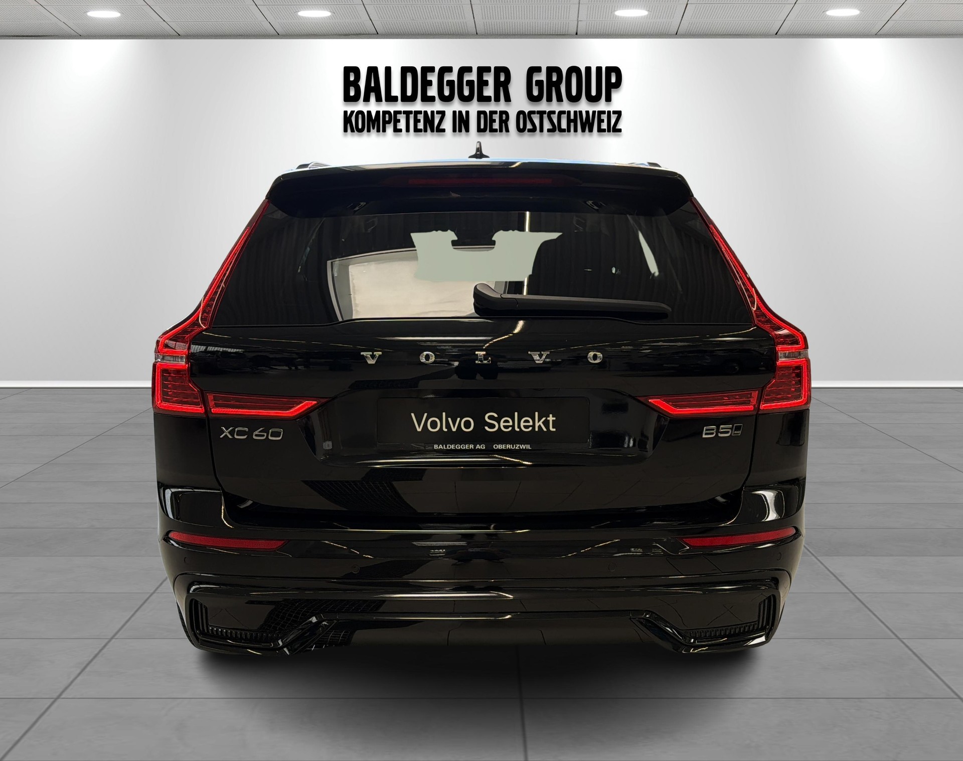 VOLVO XC60 2.0 B5 MH Plus Dark AWD-image-4