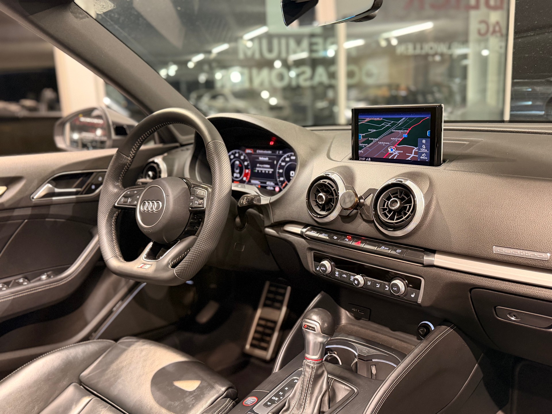 AUDI S3 Cabriolet 2.0 TFSI quattro S-tronic-image-25