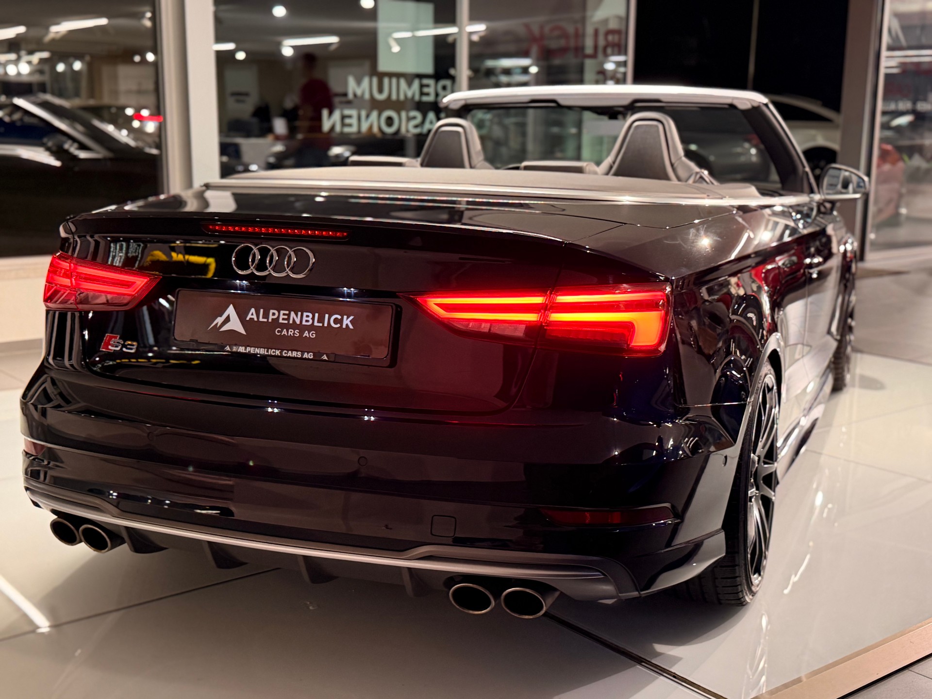 AUDI S3 Cabriolet 2.0 TFSI quattro S-tronic-image-6