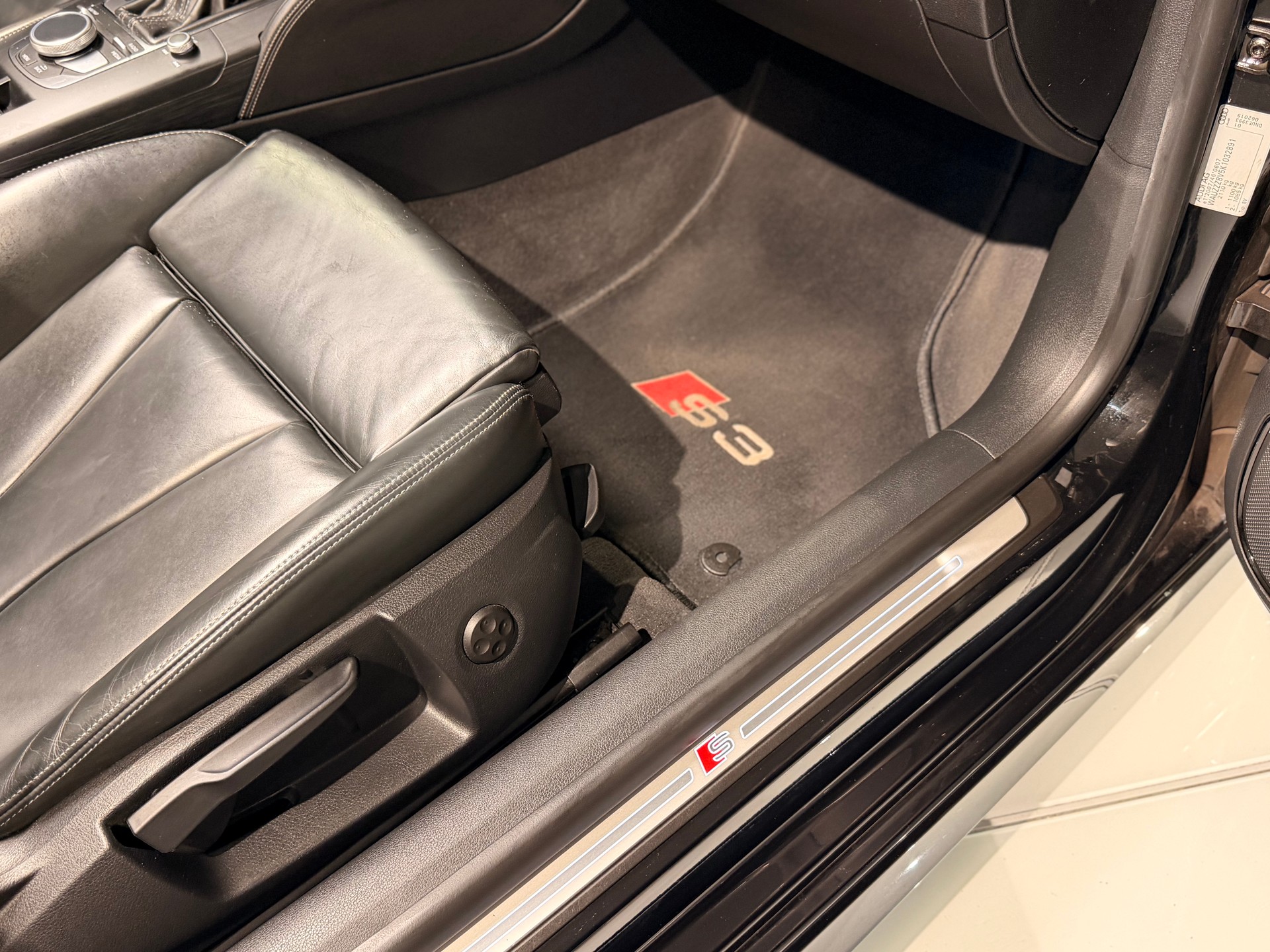 AUDI S3 Cabriolet 2.0 TFSI quattro S-tronic-image-19