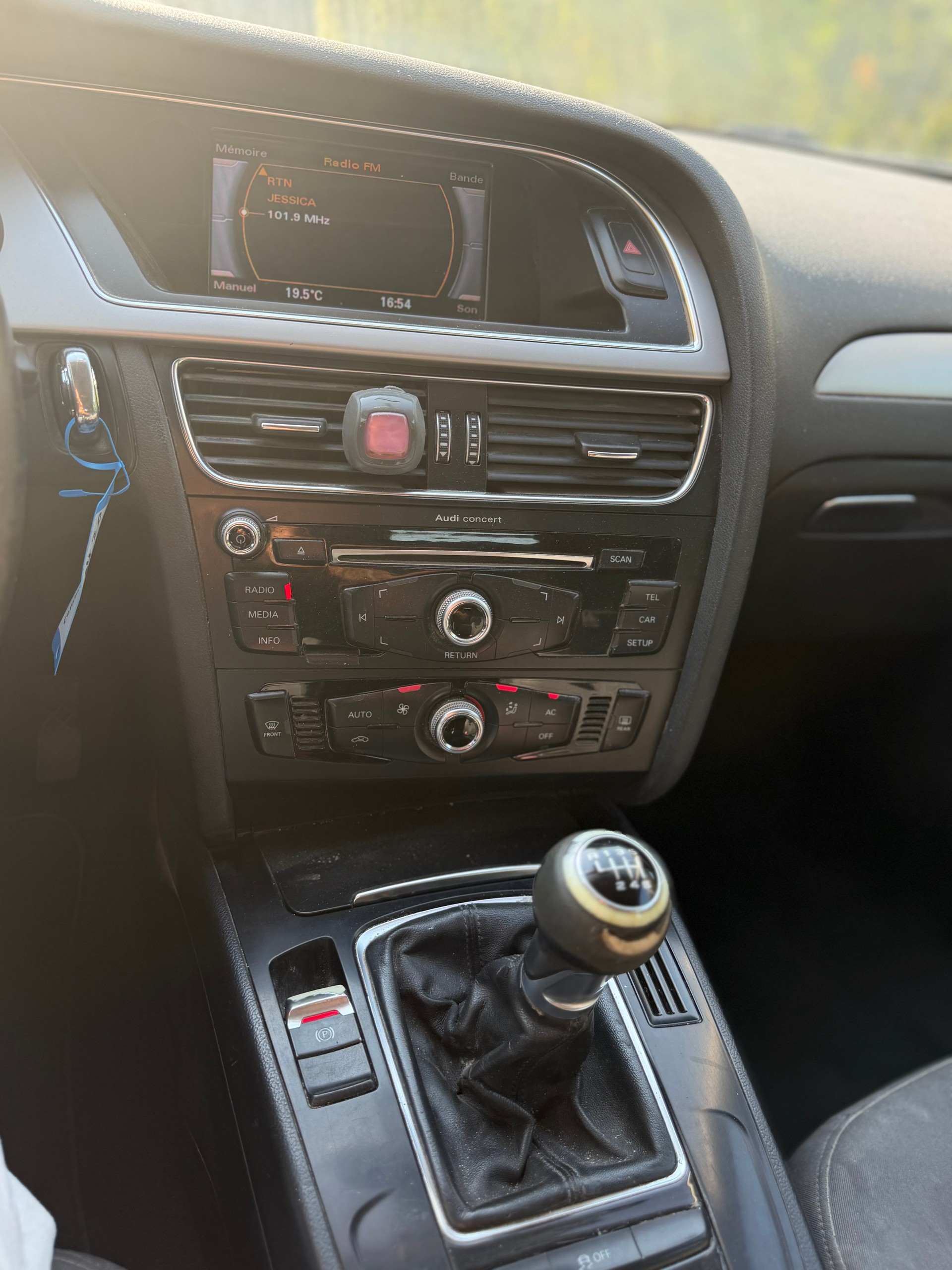 AUDI A4 Avant 2.0 TDIe-image-9