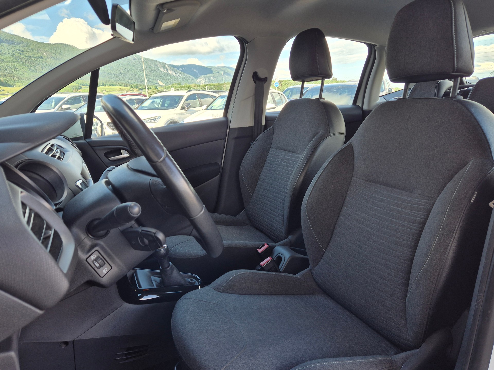 CITROEN C3 1.2i PureTech Sélection-image-12