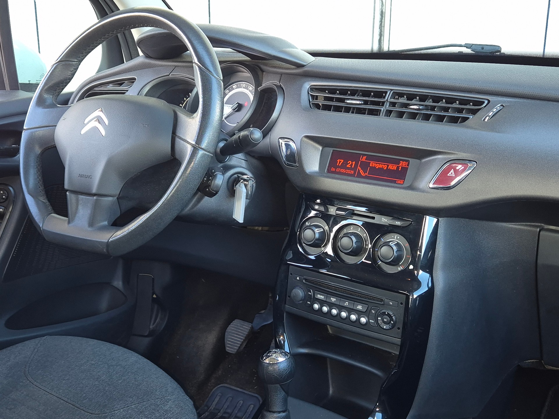 CITROEN C3 1.2i PureTech Sélection-image-10