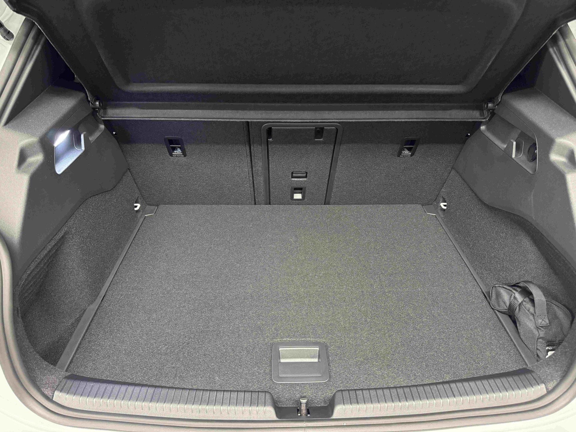 VW ID.3 Neo 79 kWh 231 PS Style-image-16
