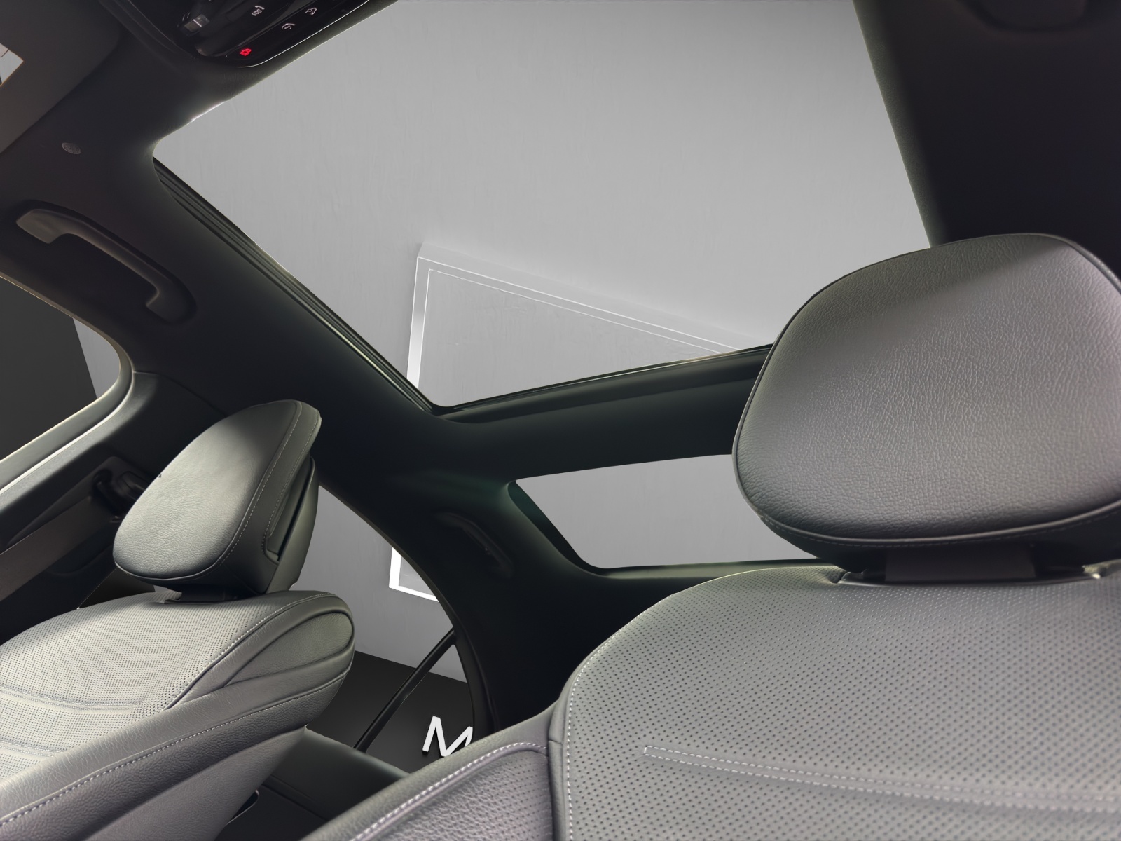 MERCEDES-BENZ C 300 T AMG Line-image-13