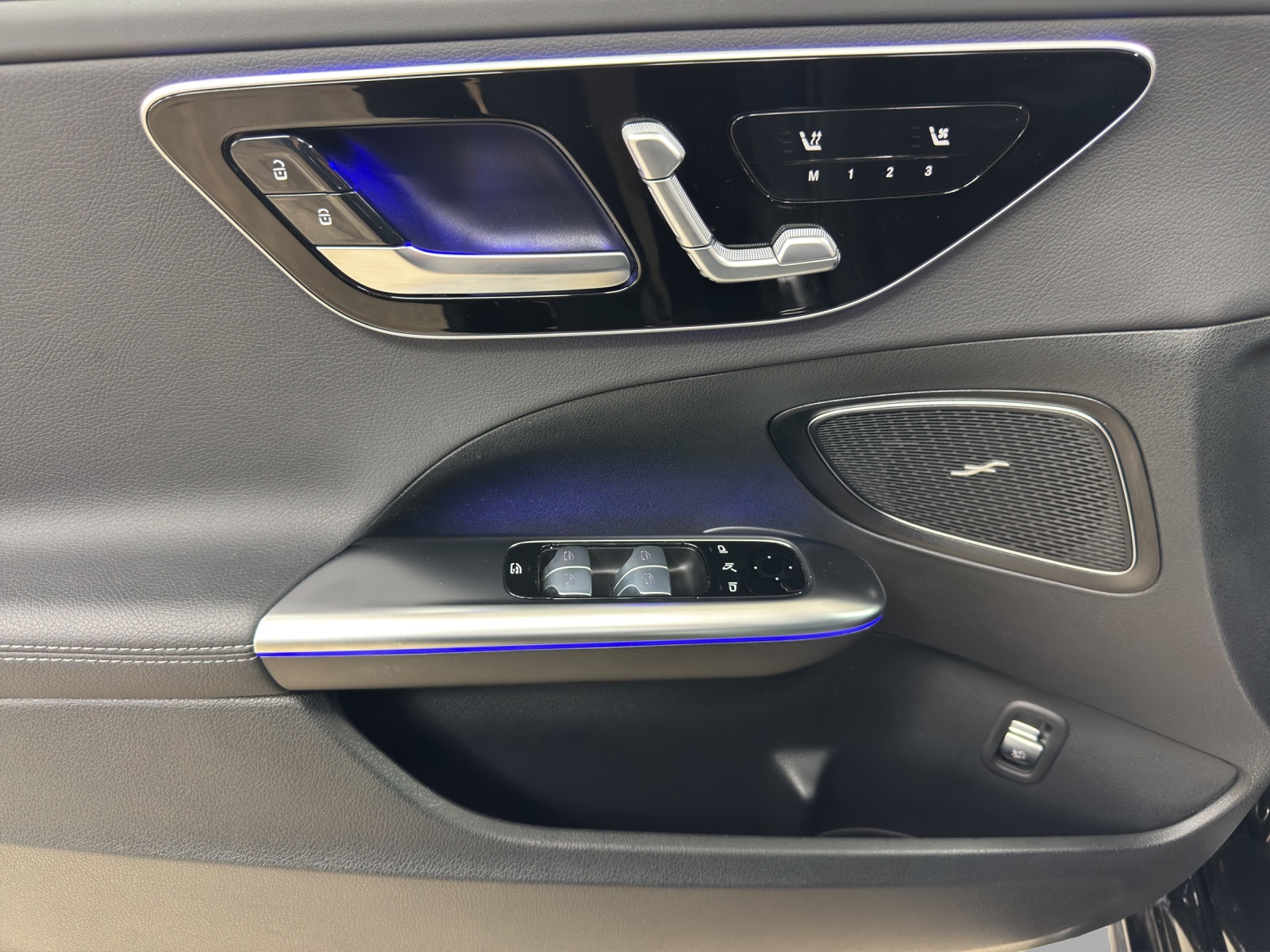 MERCEDES-BENZ C 300 T AMG Line-image-12