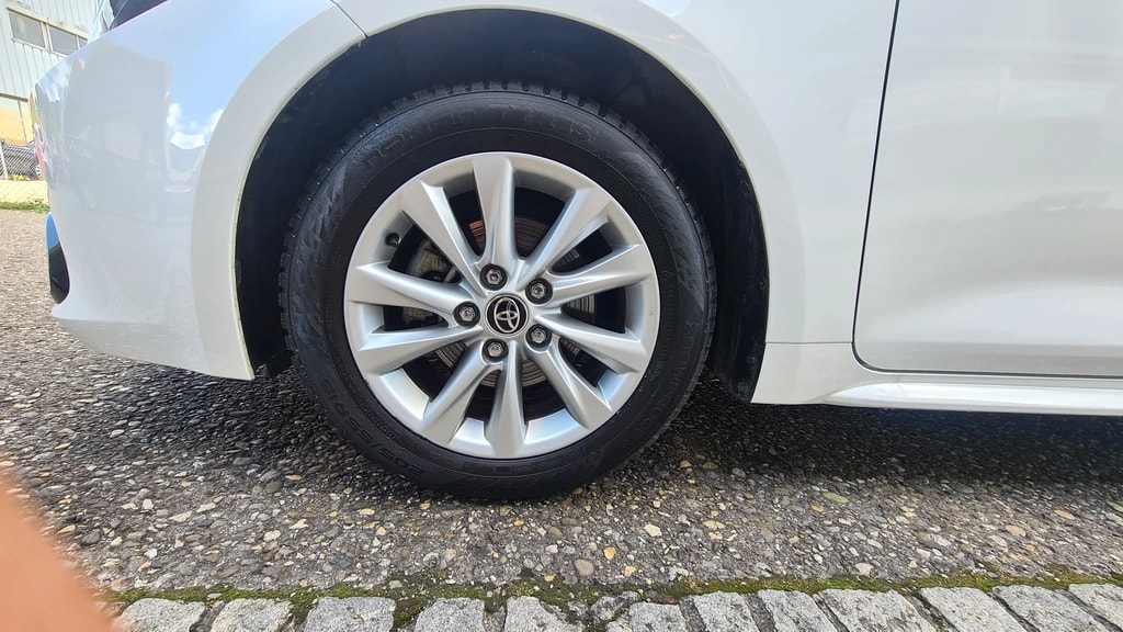 TOYOTA Corolla Touring Sports 1.8 HSD Comfort e-CVT ** 140 PS ** 10Jahre oder 180000 KM Garantie ** Gr-Navi mit Touchscreen **-image-12