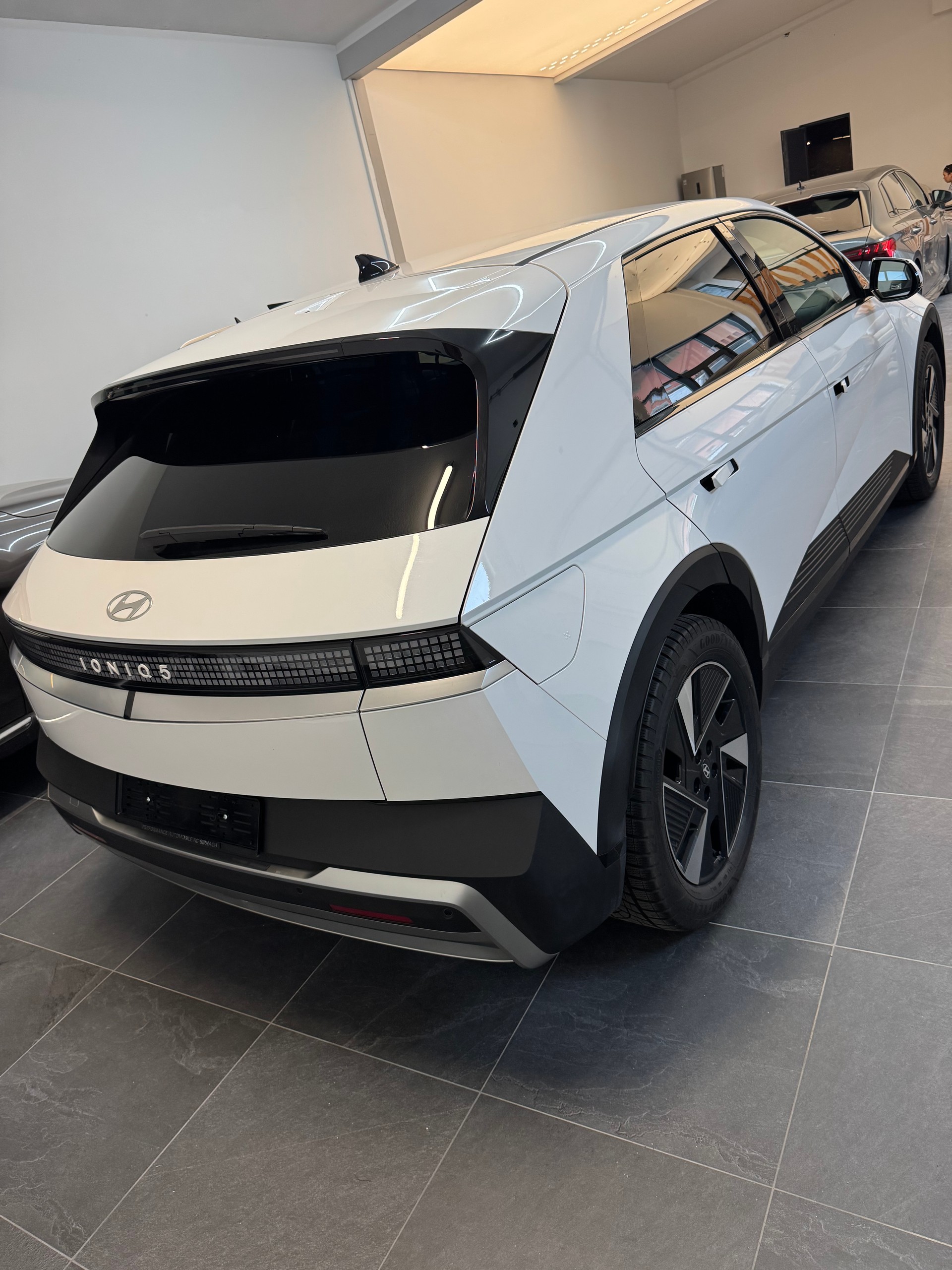 HYUNDAI Ioniq 5 77kWh Origo 2WD-image-2