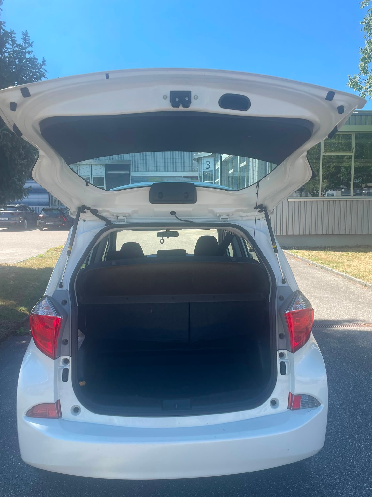 TOYOTA Verso-S 1.4 D-4D Linea Luna-image-12
