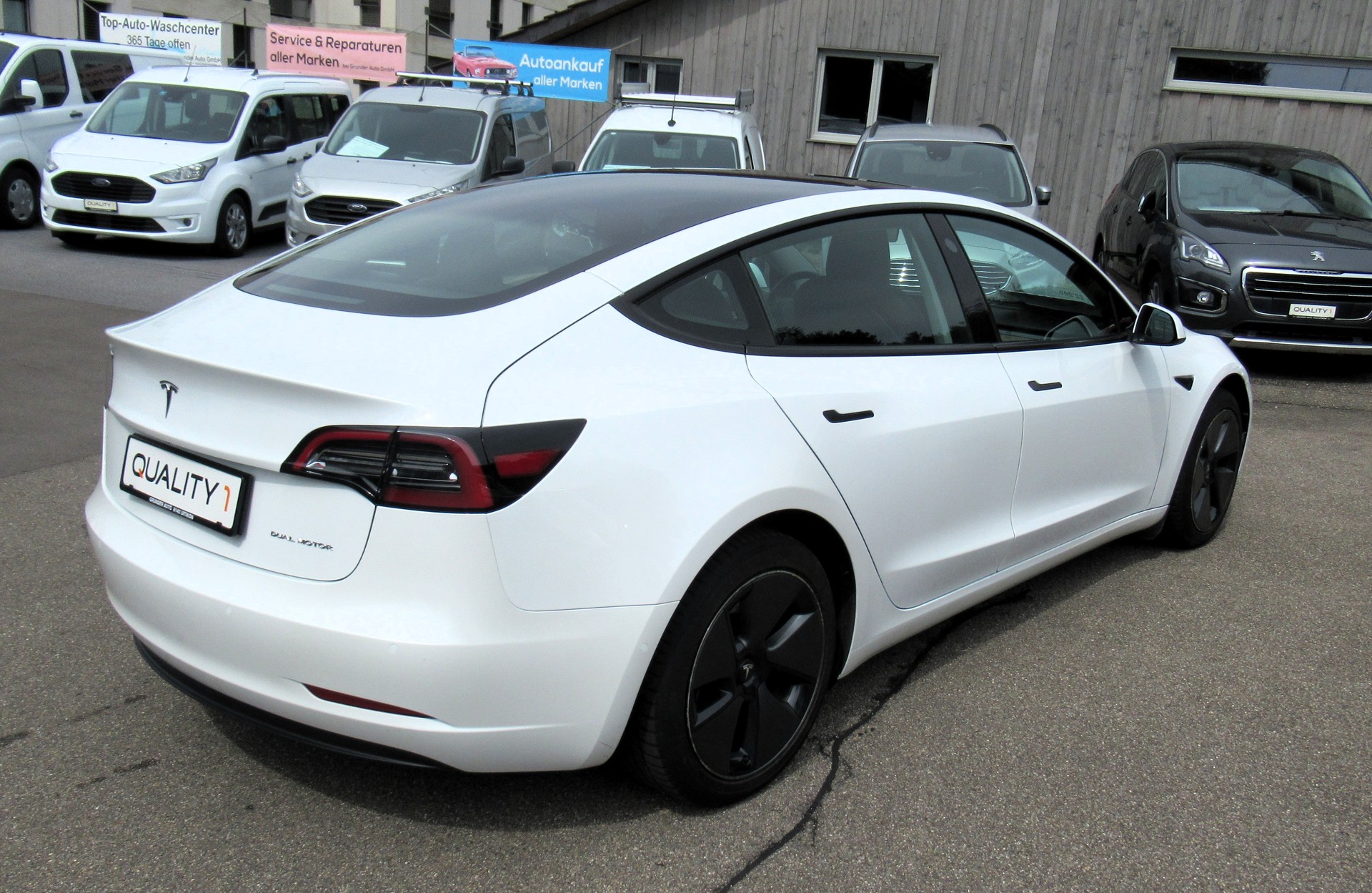 TESLA Model 3 Long Range Dual Motor AWD-image-5