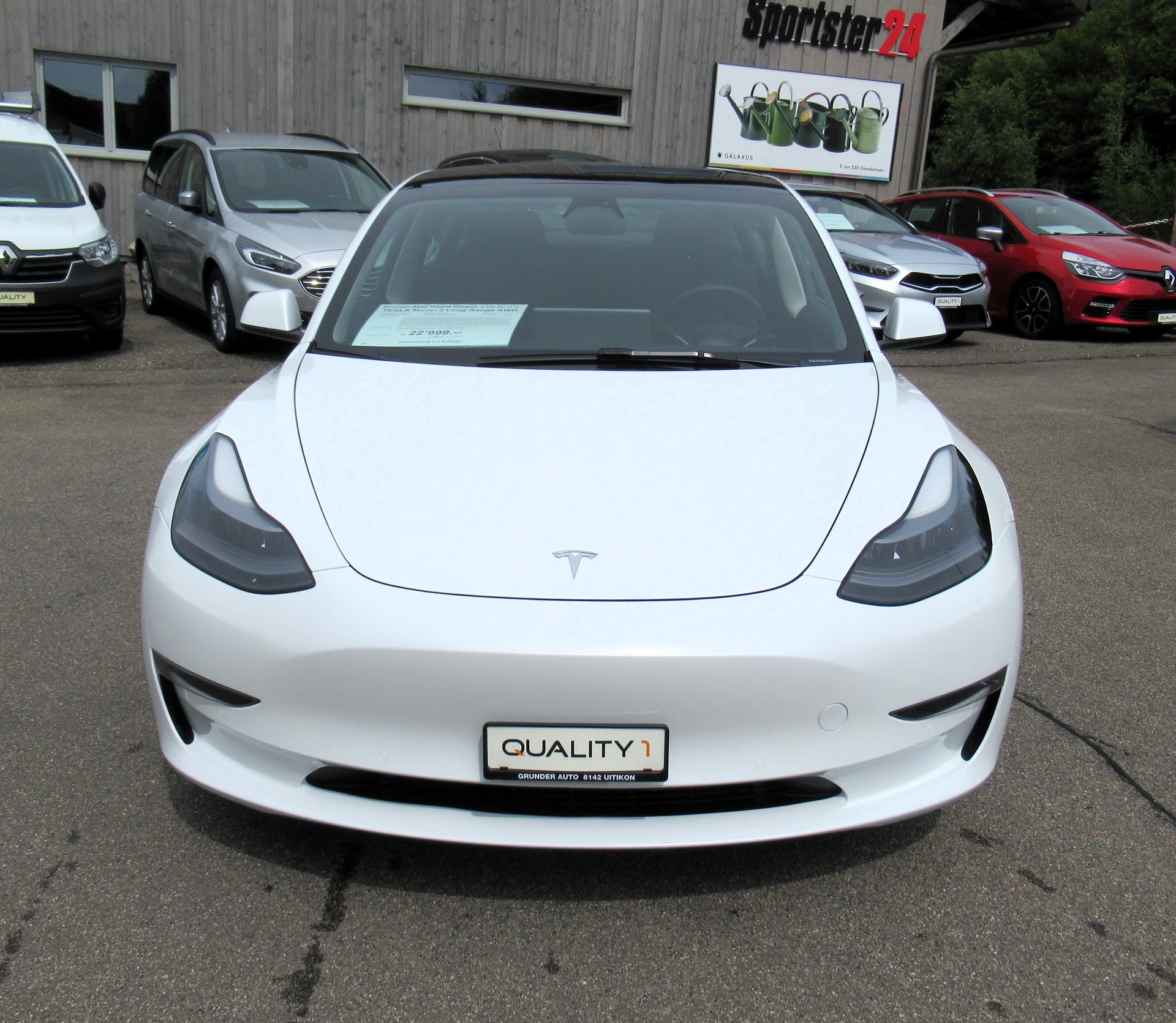 TESLA Model 3 Long Range Dual Motor AWD-showroom-element-1