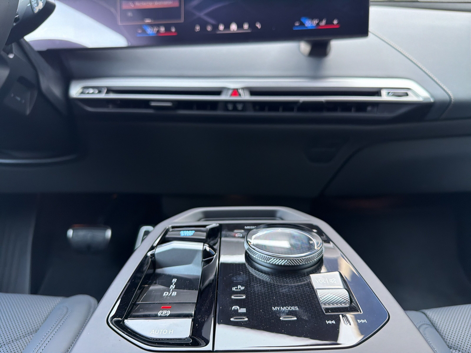 BMW iX xDrive60 M Sport Pro-image-17