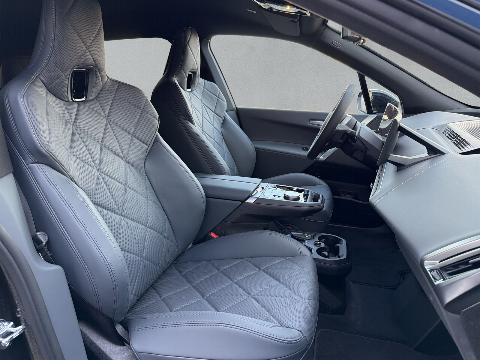 BMW iX xDrive60 M Sport Pro-image-12