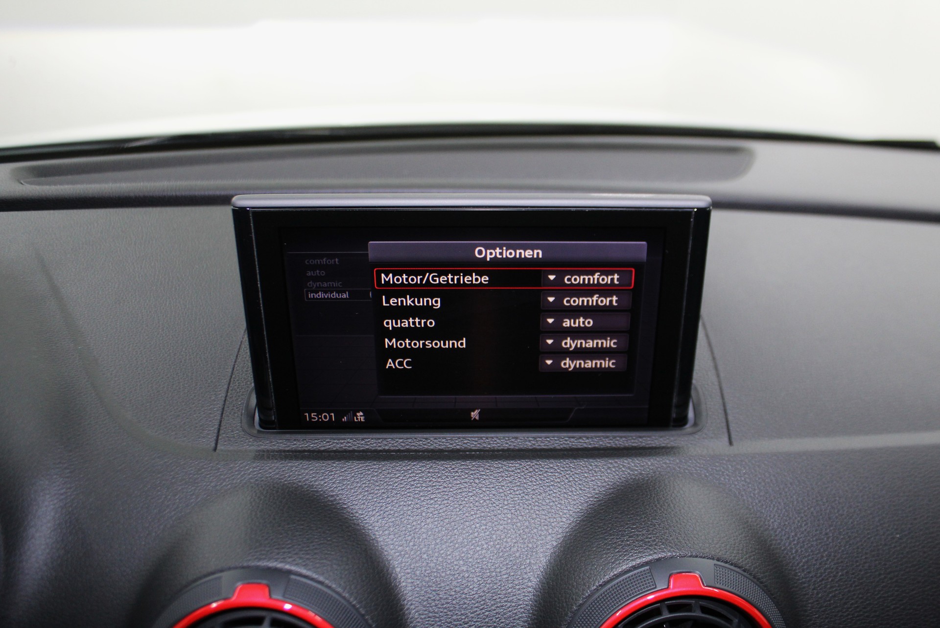 AUDI RS3 Sportback 2.5 TSI quattro S-tronic RS-Designpaket / OHNE OPF / CH-Fahrzeug-image-24