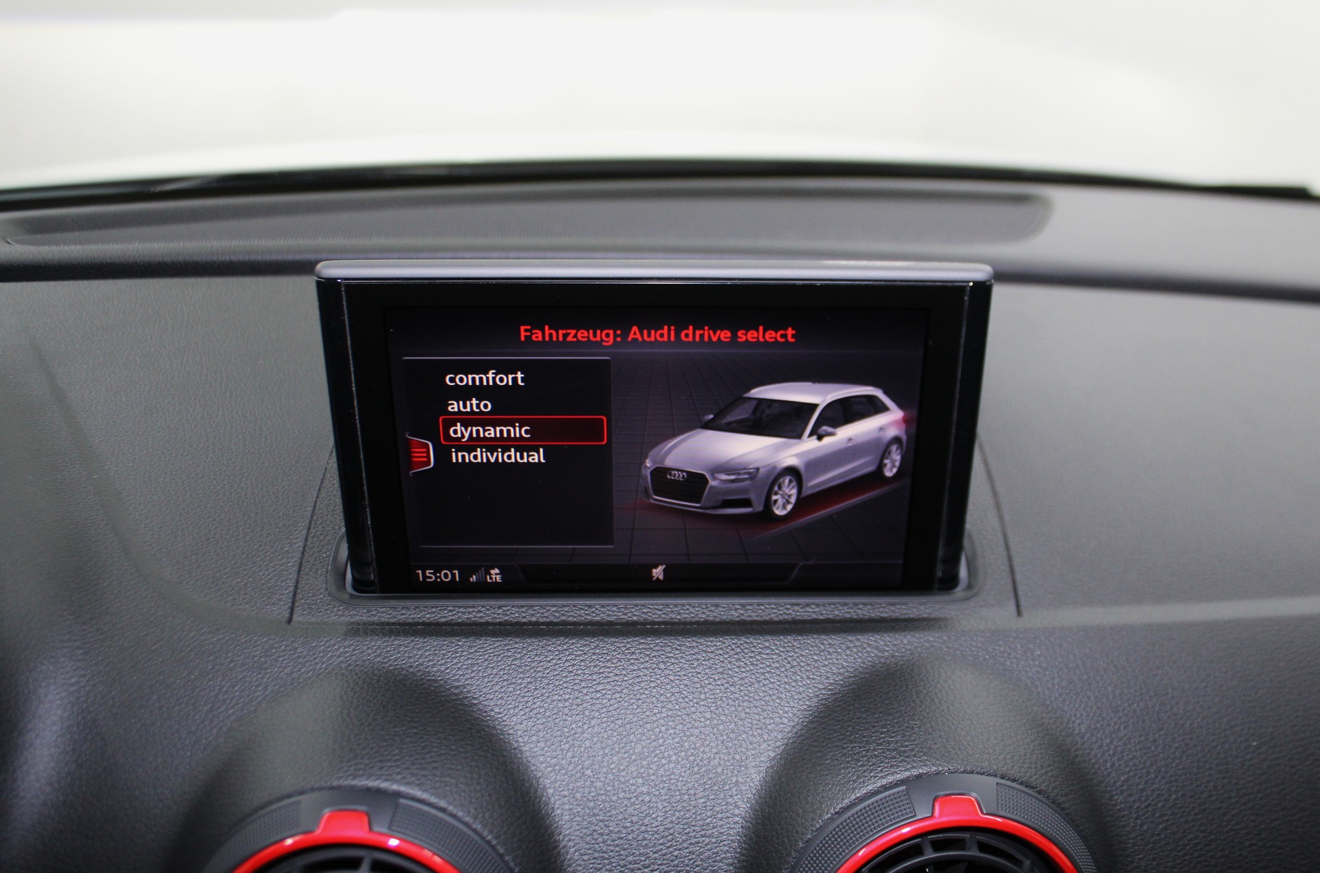 AUDI RS3 Sportback 2.5 TSI quattro S-tronic RS-Designpaket / OHNE OPF / CH-Fahrzeug-image-23