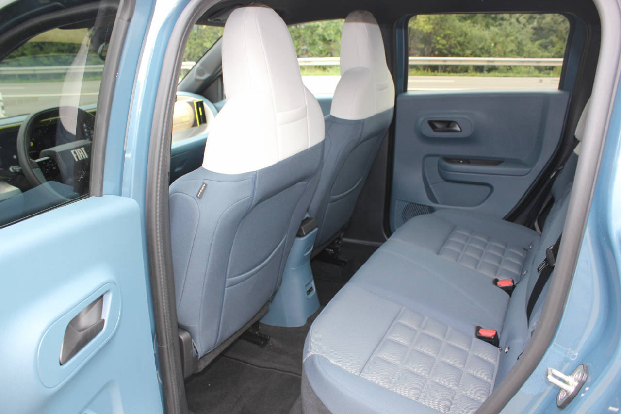 FIAT Grande Panda 1.2 Hybrid La Prima-image-6