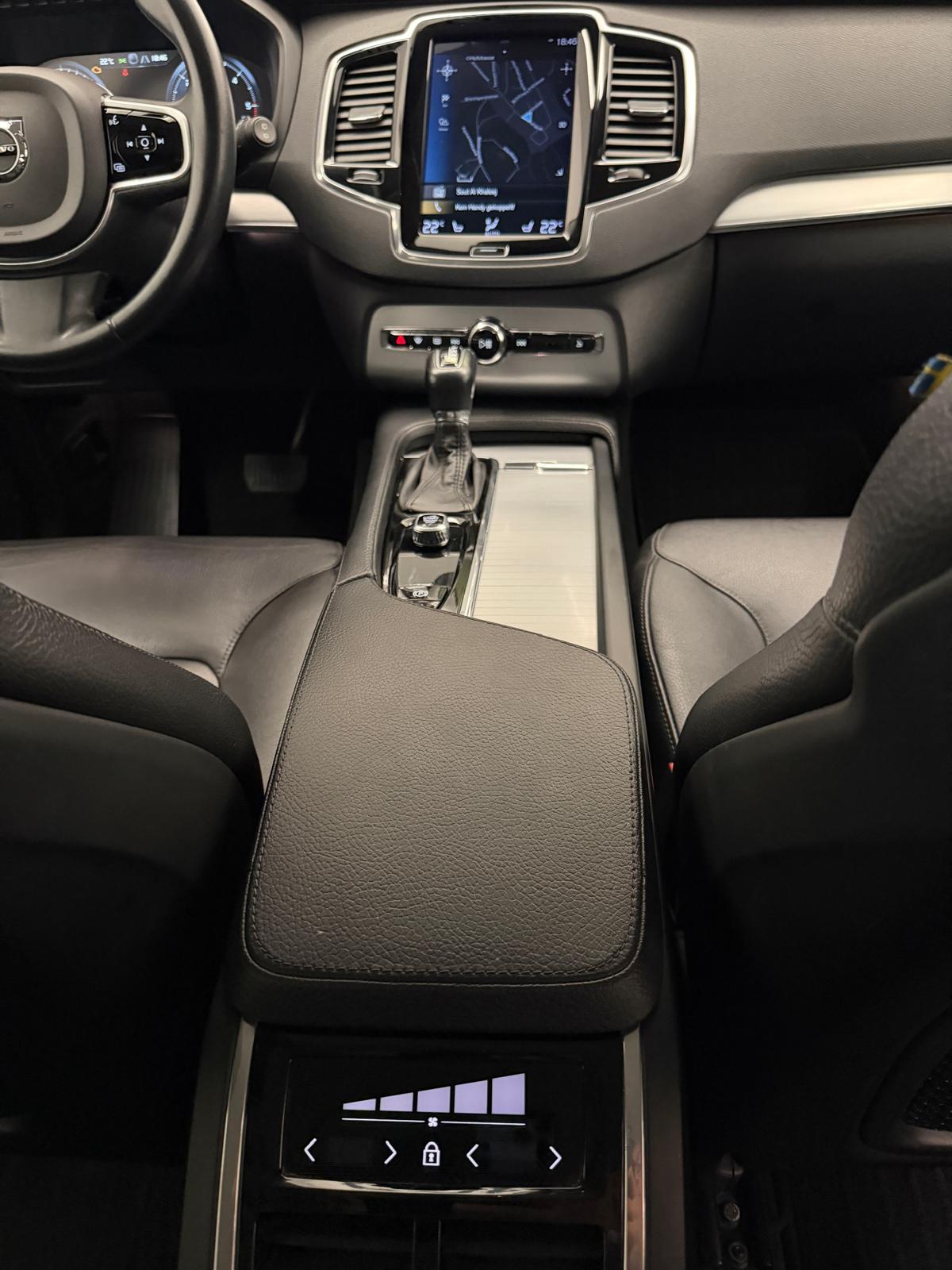 VOLVO XC90 2.0 D5 Momentum 7P. AWD-image-17