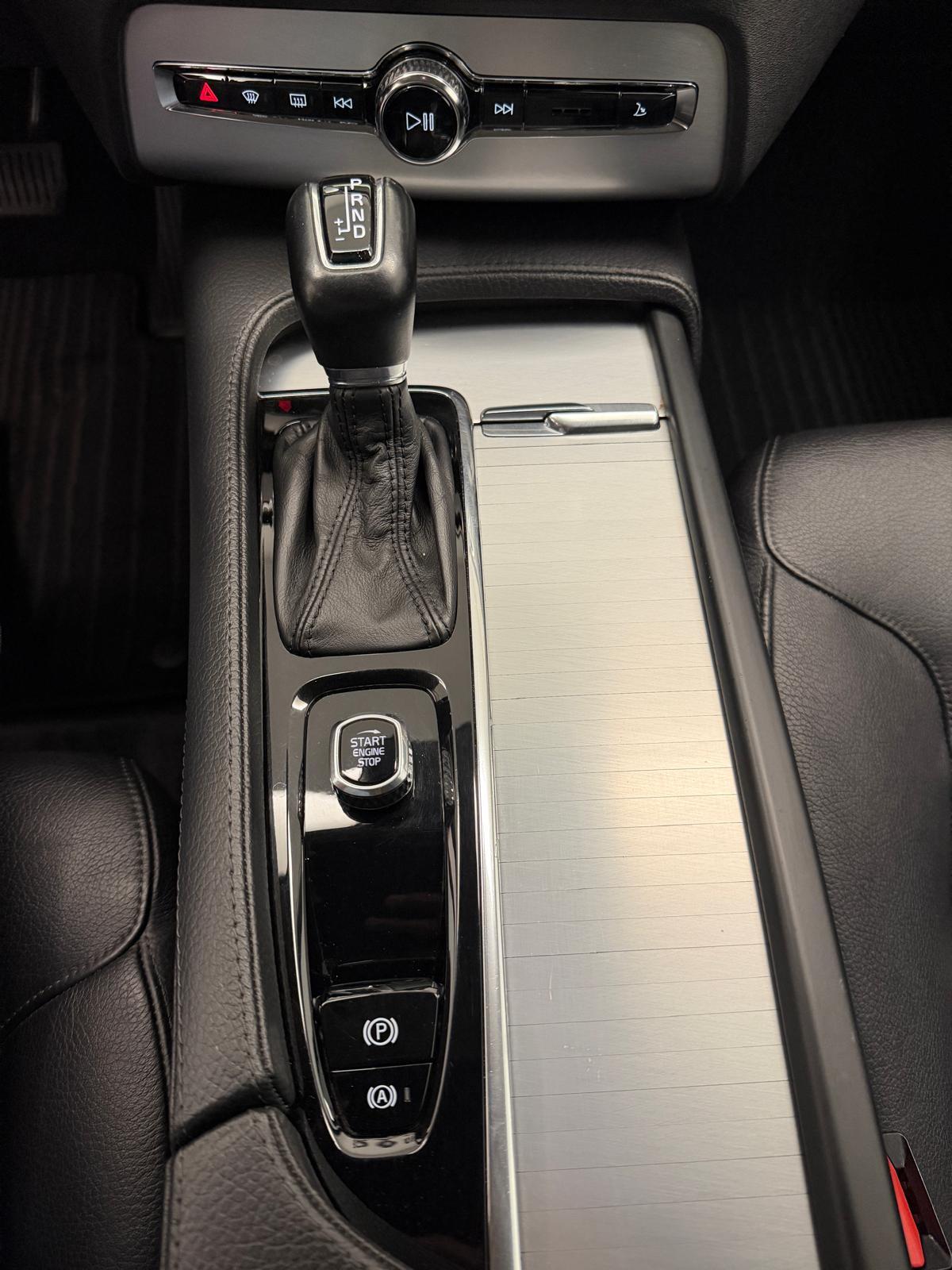 VOLVO XC90 2.0 D5 Momentum 7P. AWD-image-22