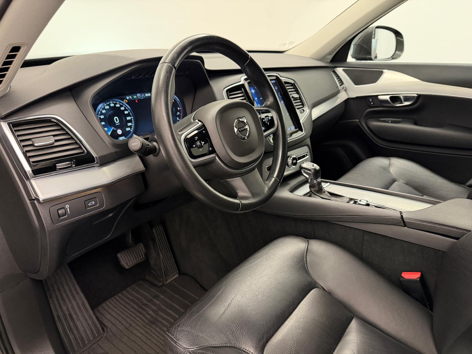 VOLVO XC90 2.0 D5 Momentum 7P. AWD-image-9