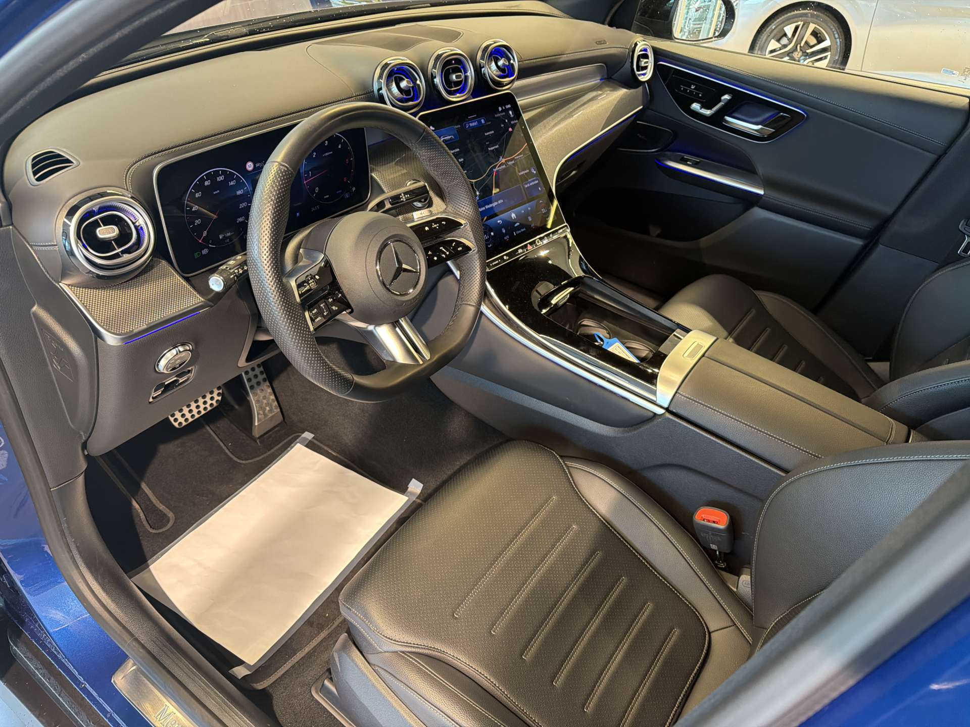 MERCEDES-BENZ GLC 220 d AMG-Line 4Matic G-Tronic Automat-image-5