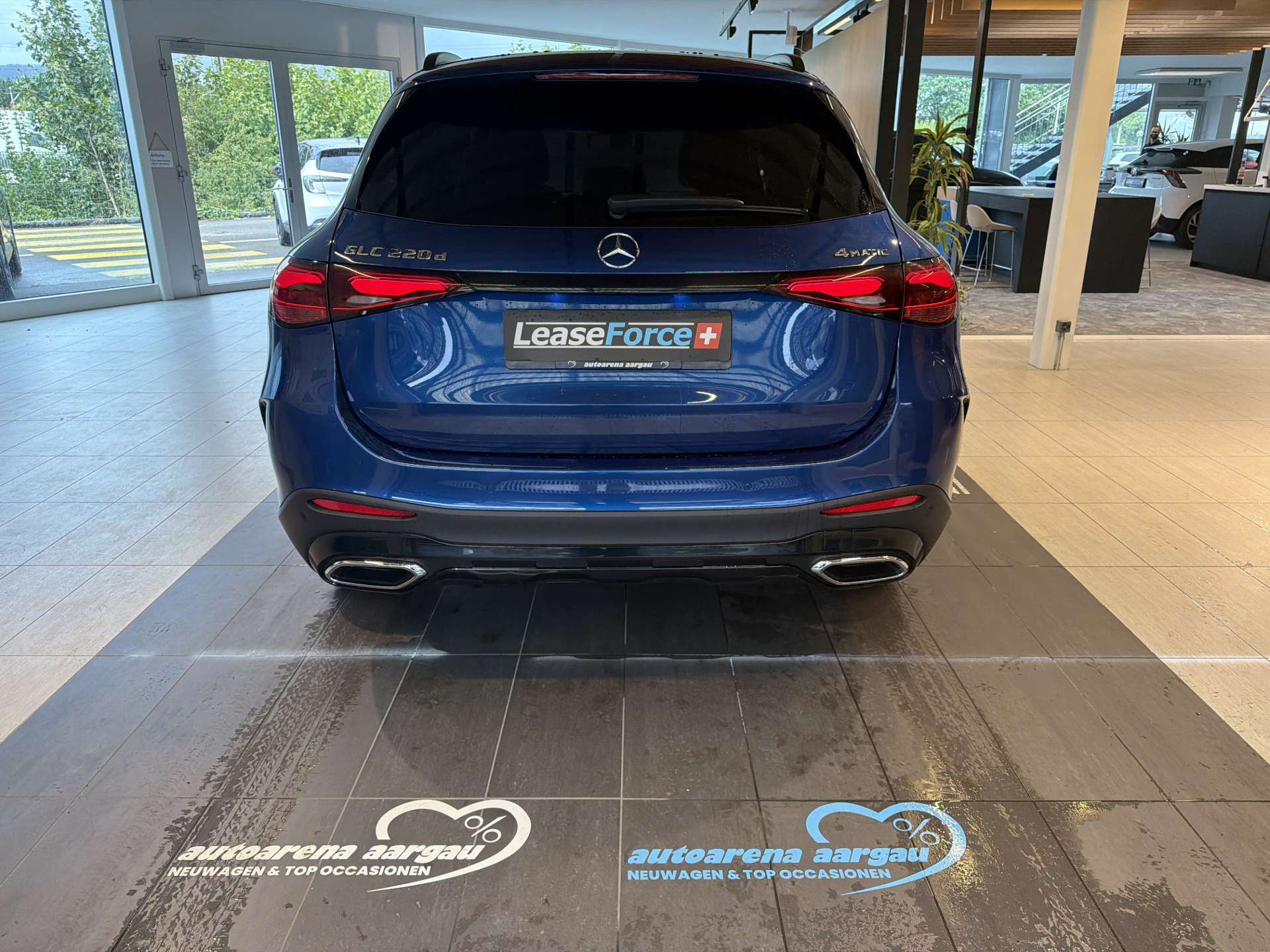 MERCEDES-BENZ GLC 220 d AMG-Line 4Matic G-Tronic Automat-image-12