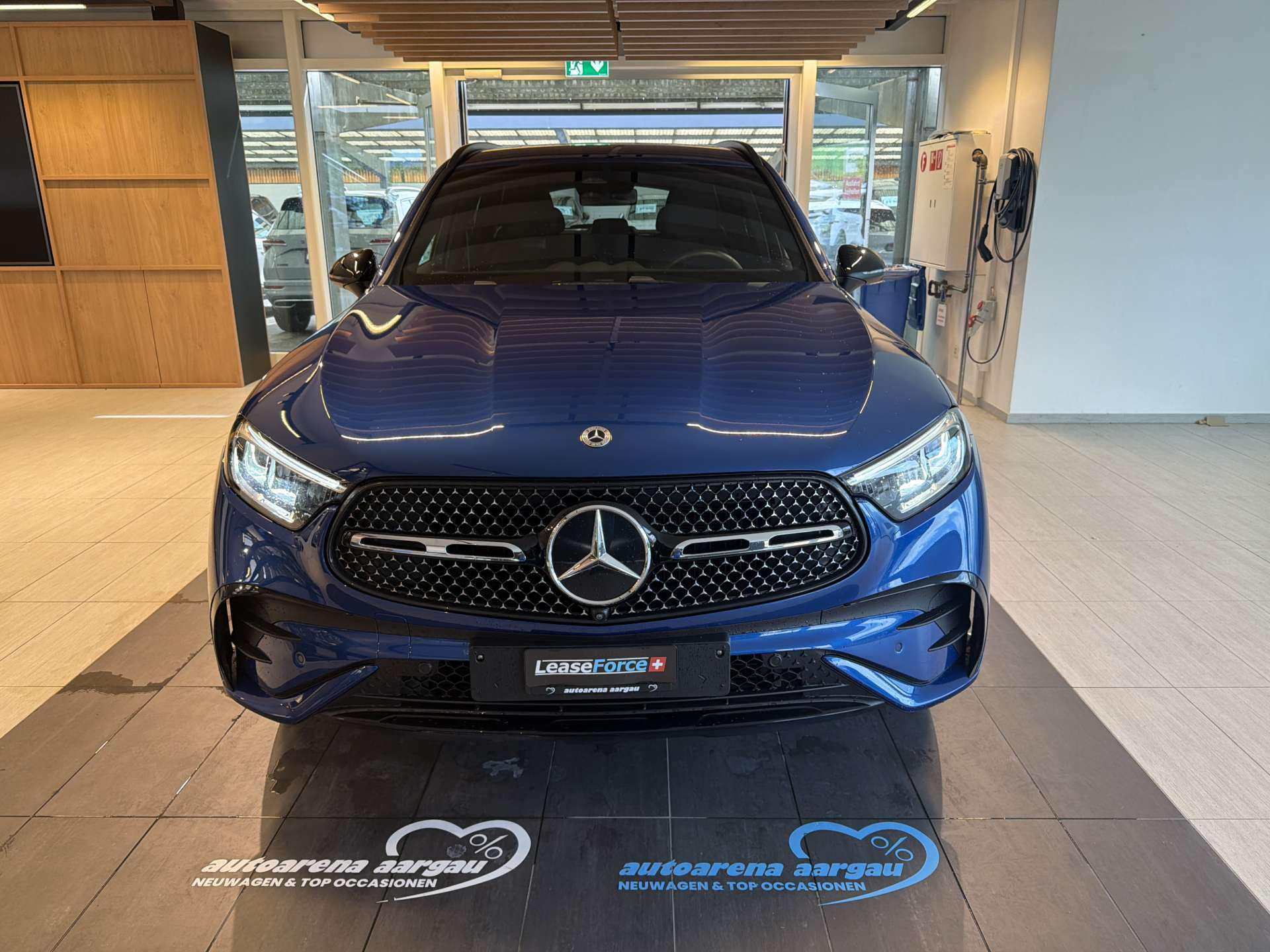 MERCEDES-BENZ GLC 220 d AMG-Line 4Matic G-Tronic Automat-image-10