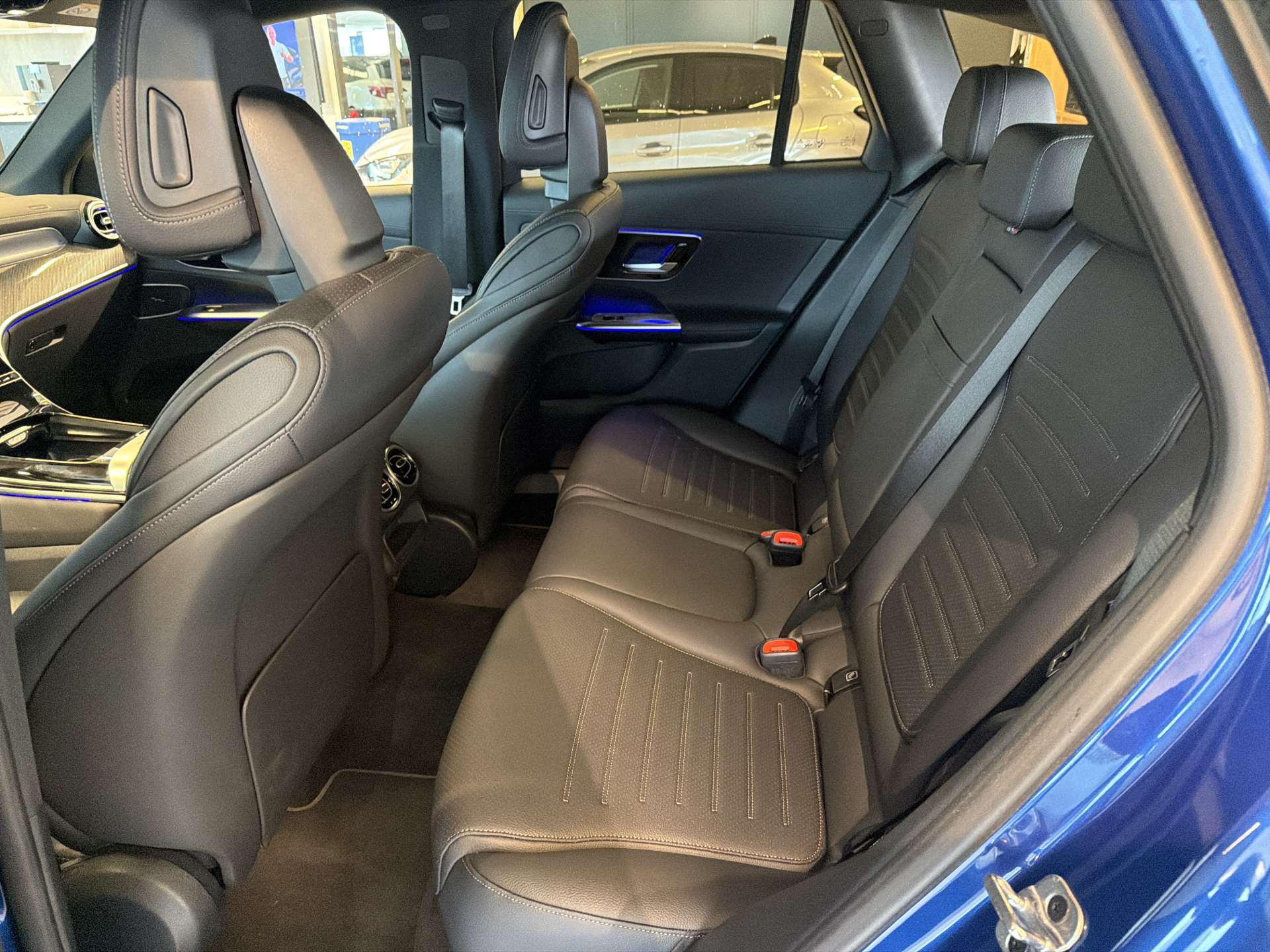MERCEDES-BENZ GLC 220 d AMG-Line 4Matic G-Tronic Automat-image-6