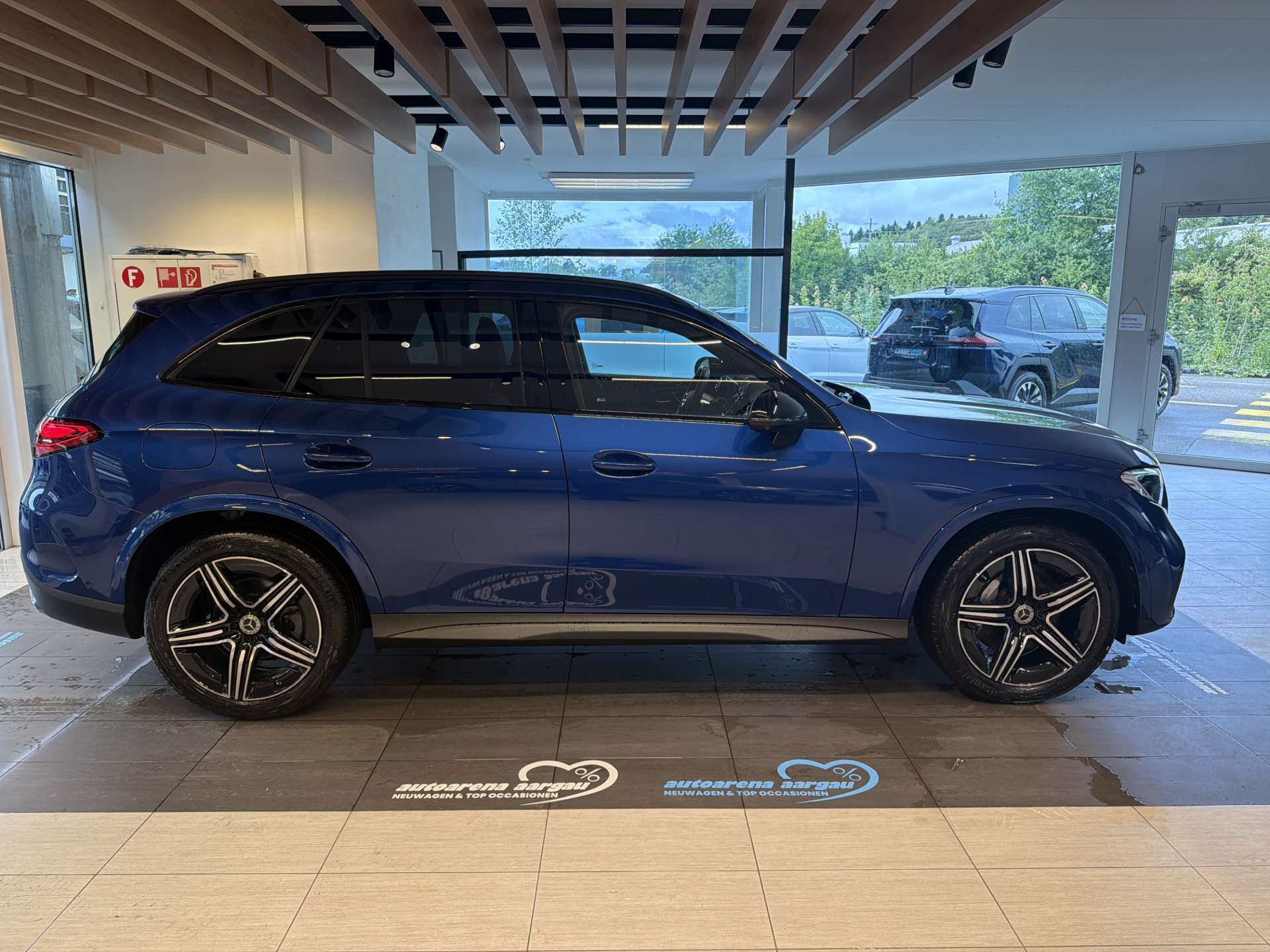 MERCEDES-BENZ GLC 220 d AMG-Line 4Matic G-Tronic Automat-image-13