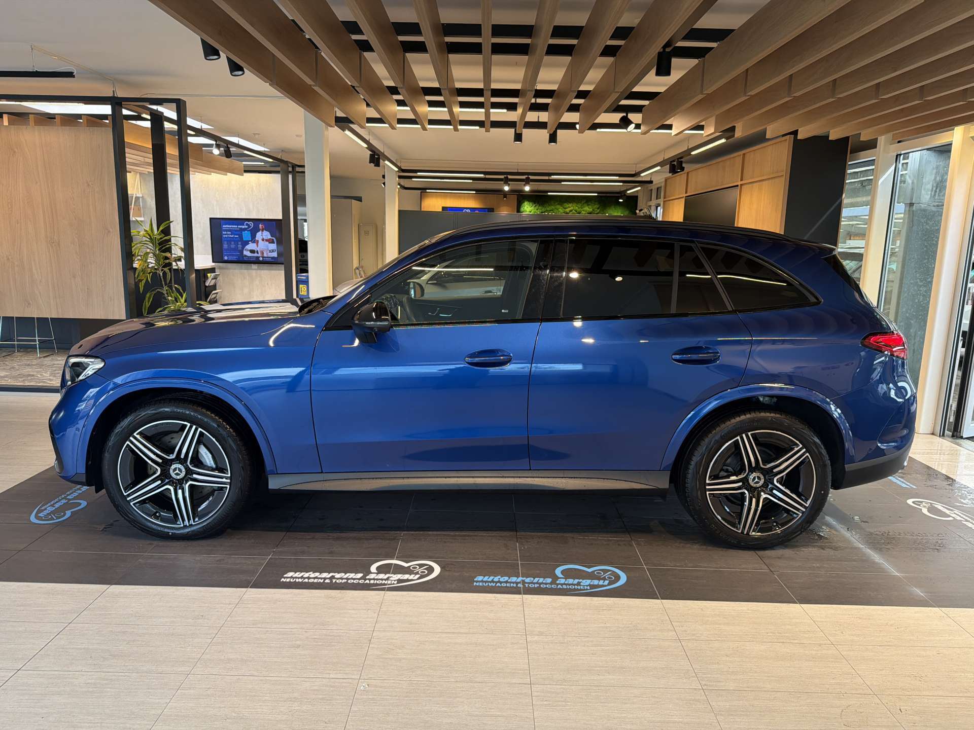 MERCEDES-BENZ GLC 220 d AMG-Line 4Matic G-Tronic Automat-image-11