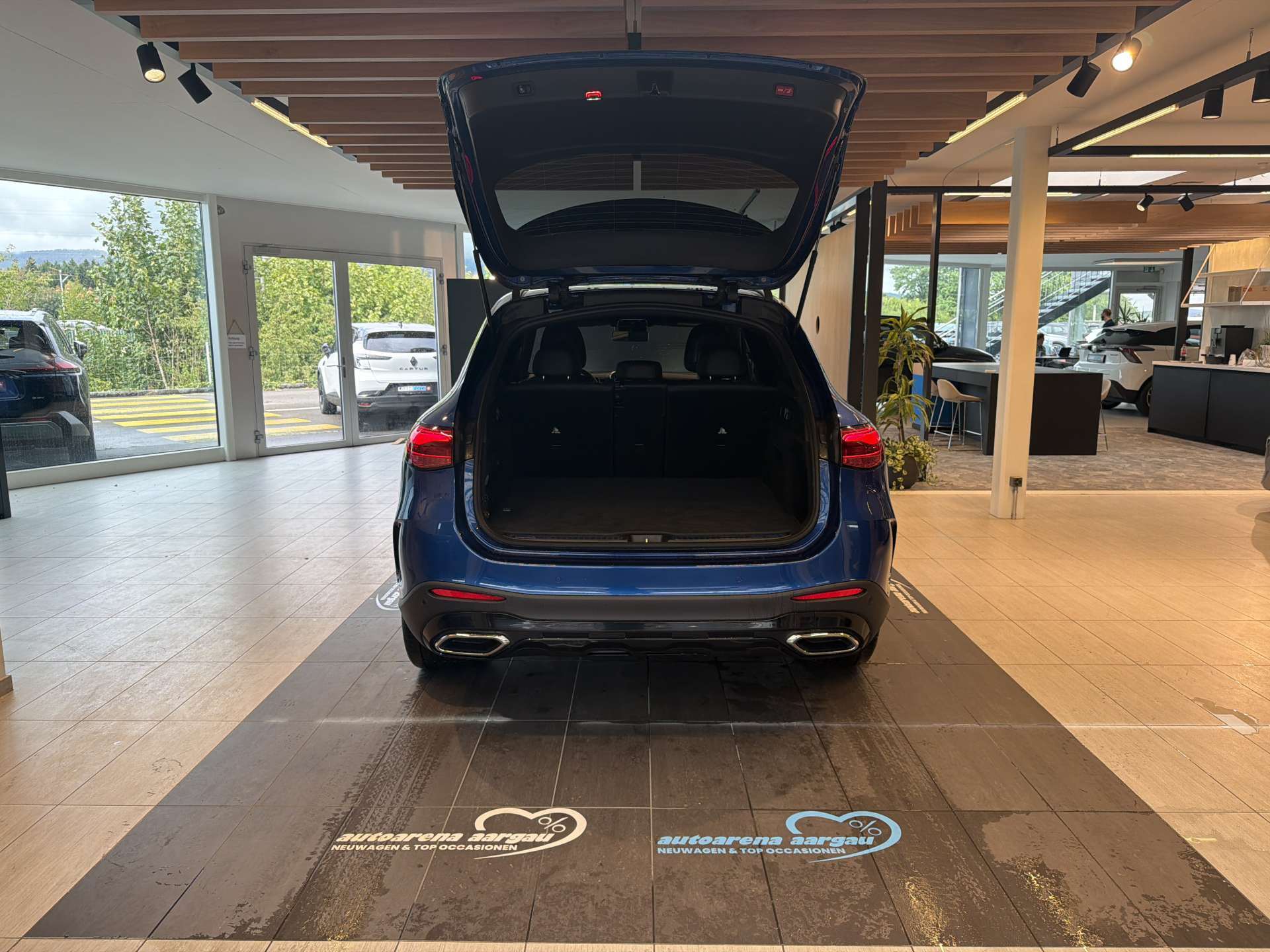 MERCEDES-BENZ GLC 220 d AMG-Line 4Matic G-Tronic Automat-image-7