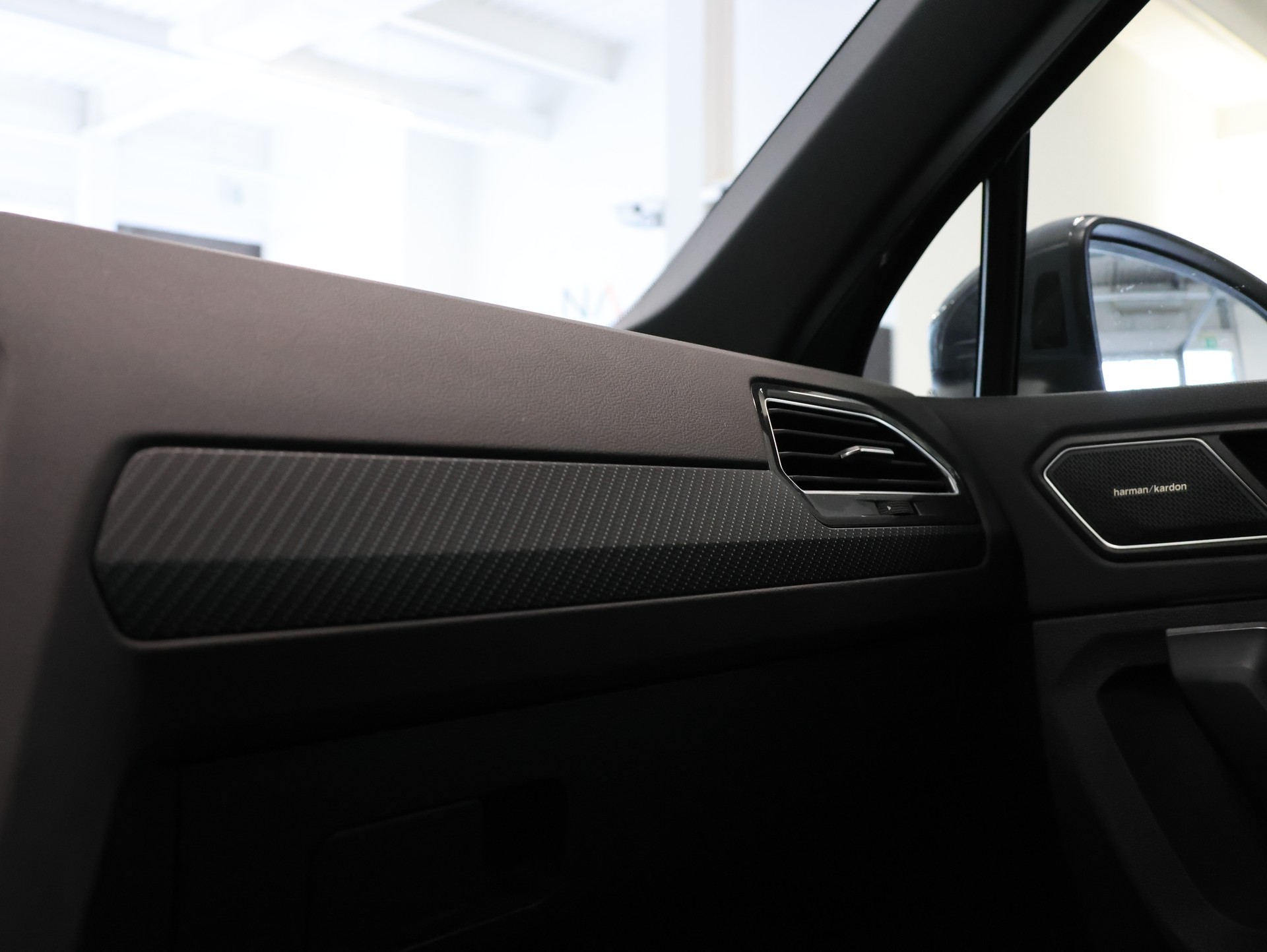 VW Tiguan 2.0TSI R-Line 4Motion DSG *360 Kamera* *Sitzheizung* *Harman/Kardon*-image-34