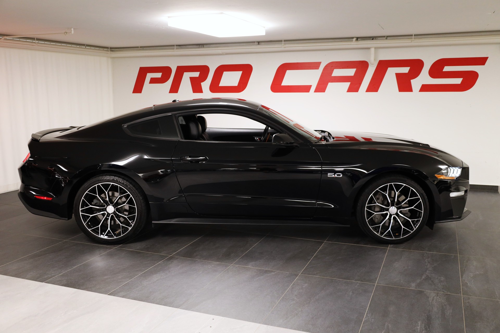 FORD Mustang 5.0 V8 GT-image-3