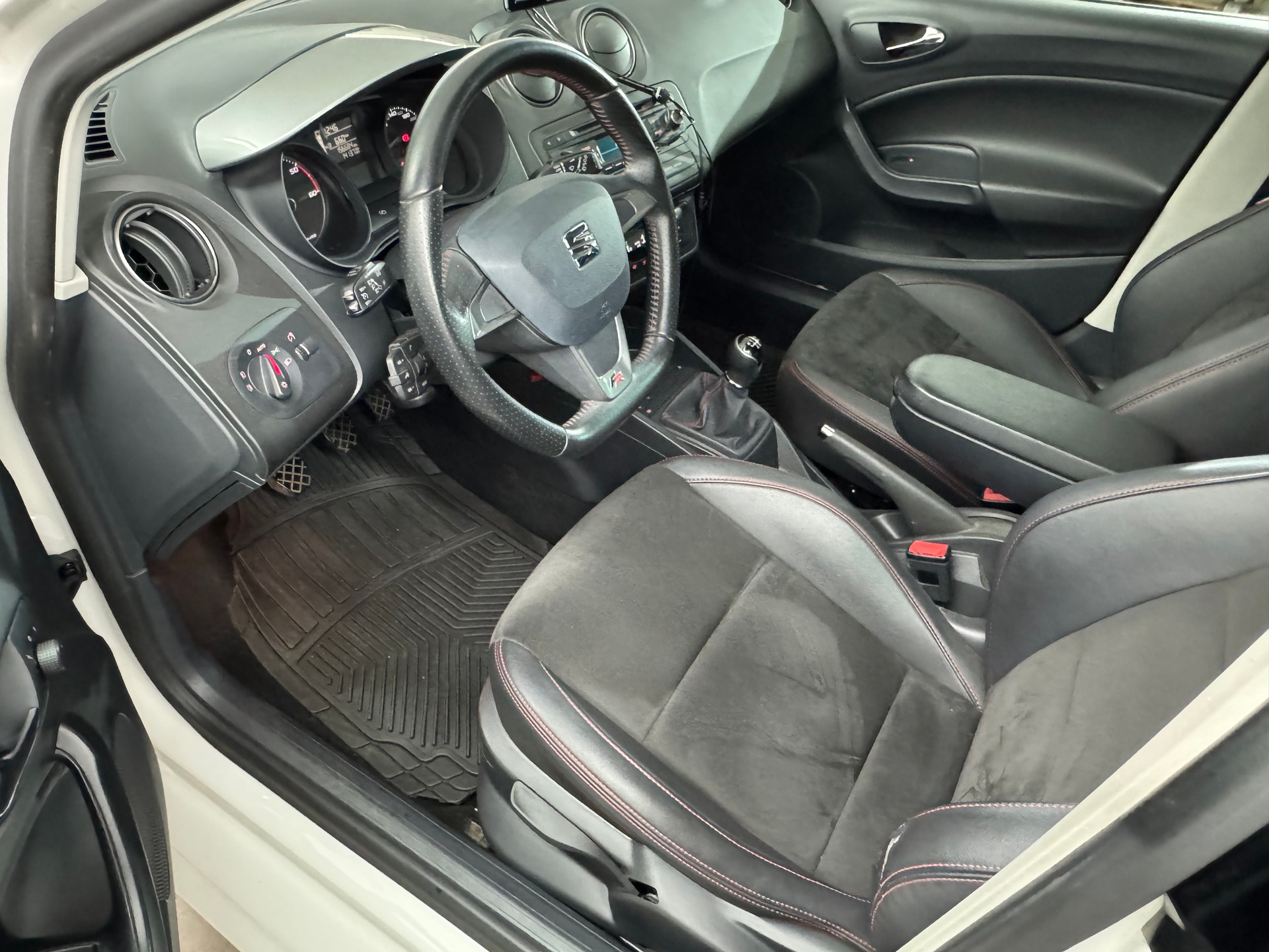 SEAT Ibiza 1.6 TDI FR-image-7