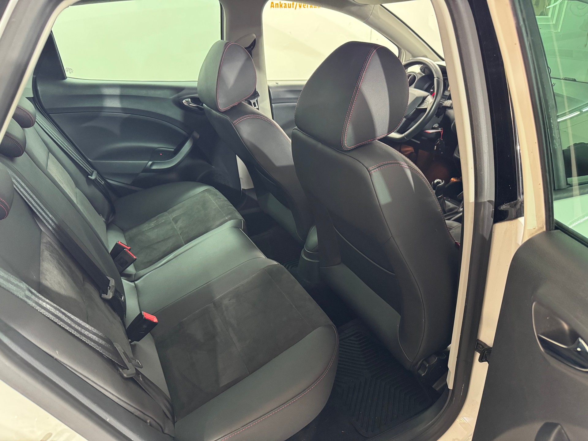 SEAT Ibiza 1.6 TDI FR-image-10