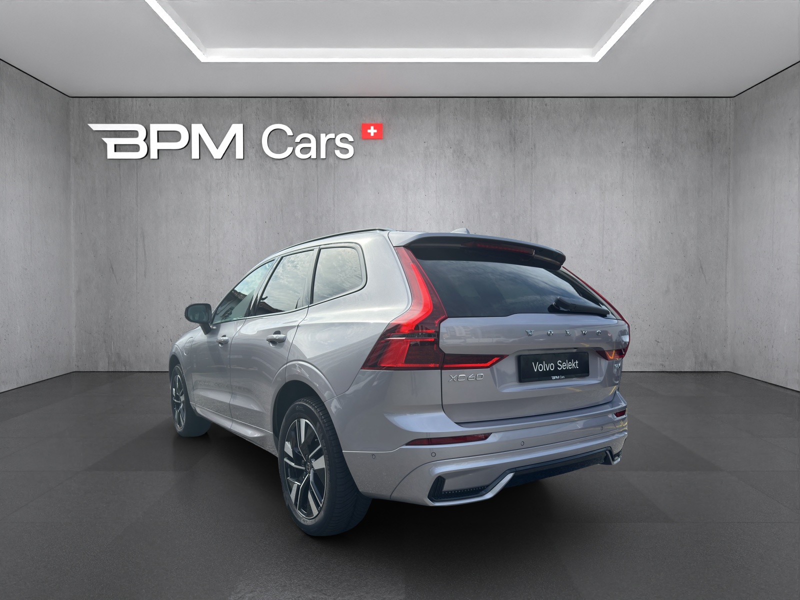 VOLVO XC60 2.0 T6 TE Plus Dark eAWD-showroom-element-3