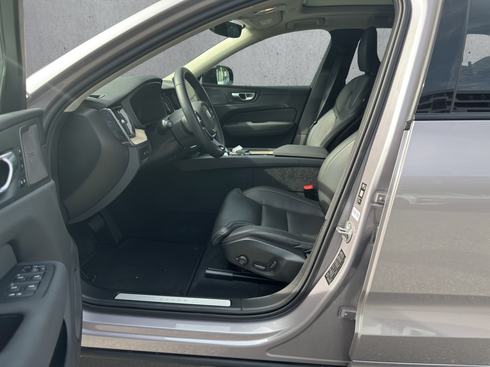 VOLVO XC60 2.0 T6 TE Plus Dark eAWD-image-8