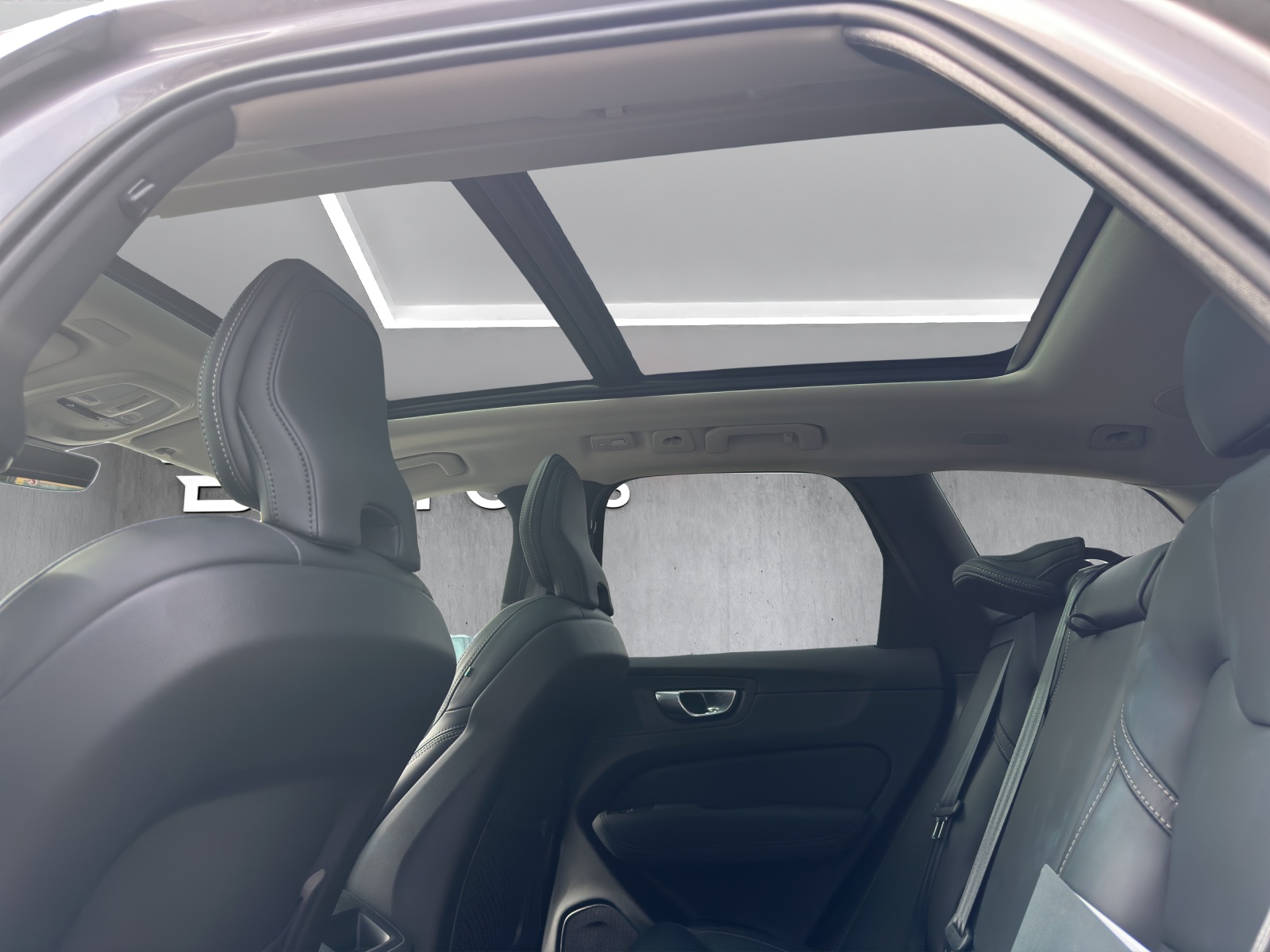 VOLVO XC60 2.0 T6 TE Plus Dark eAWD-image-10
