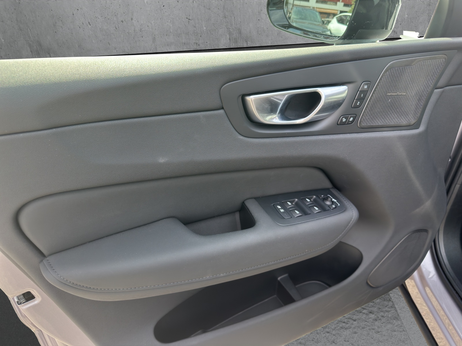 VOLVO XC60 2.0 T6 TE Plus Dark eAWD-image-9