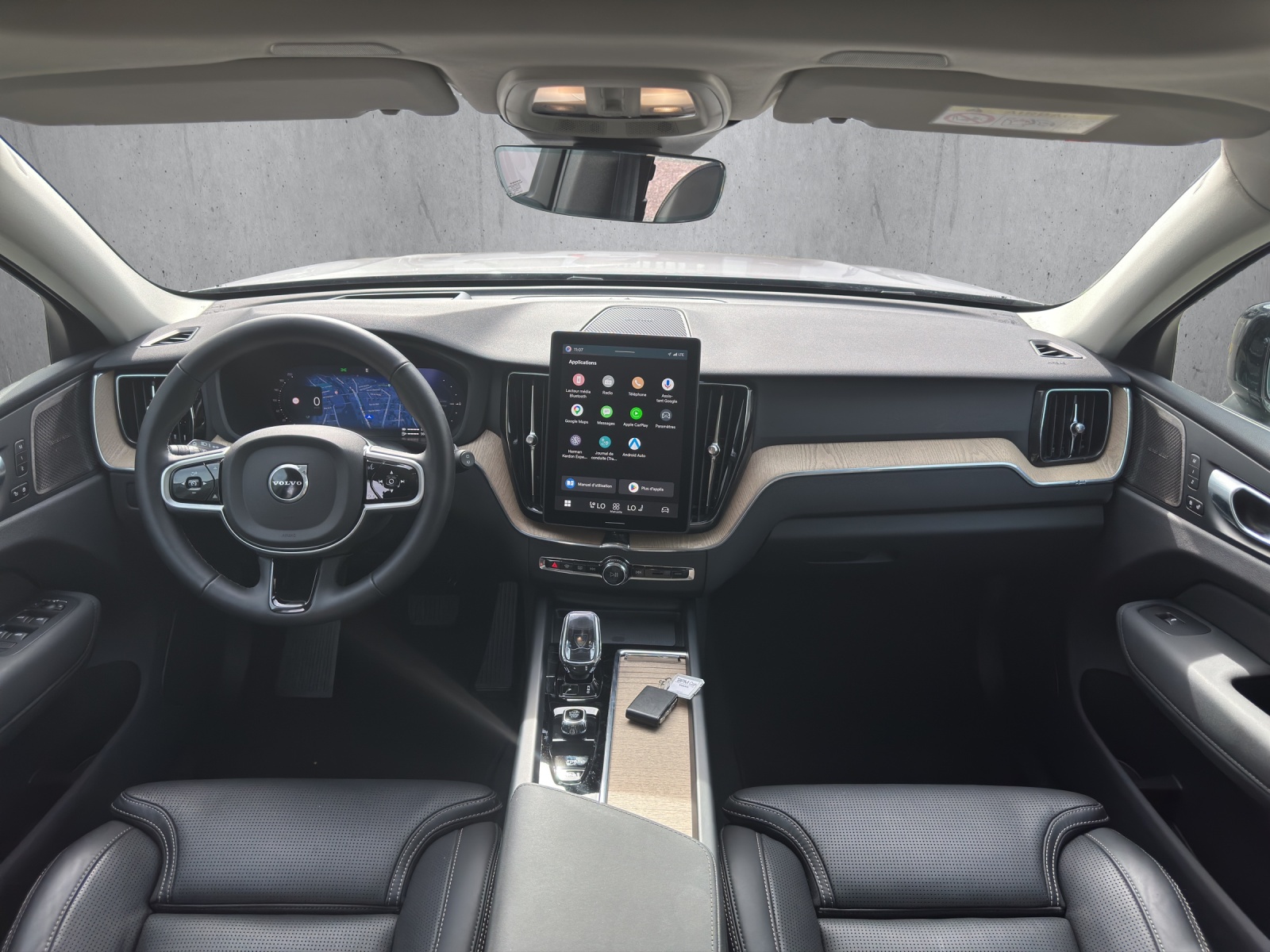 VOLVO XC60 2.0 T6 TE Plus Dark eAWD-image-14
