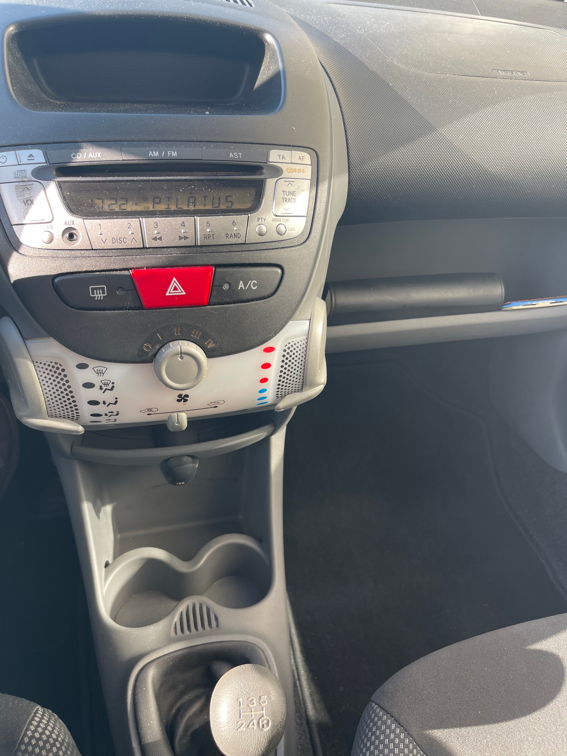 TOYOTA Aygo 1.0 Linea Sol-image-4