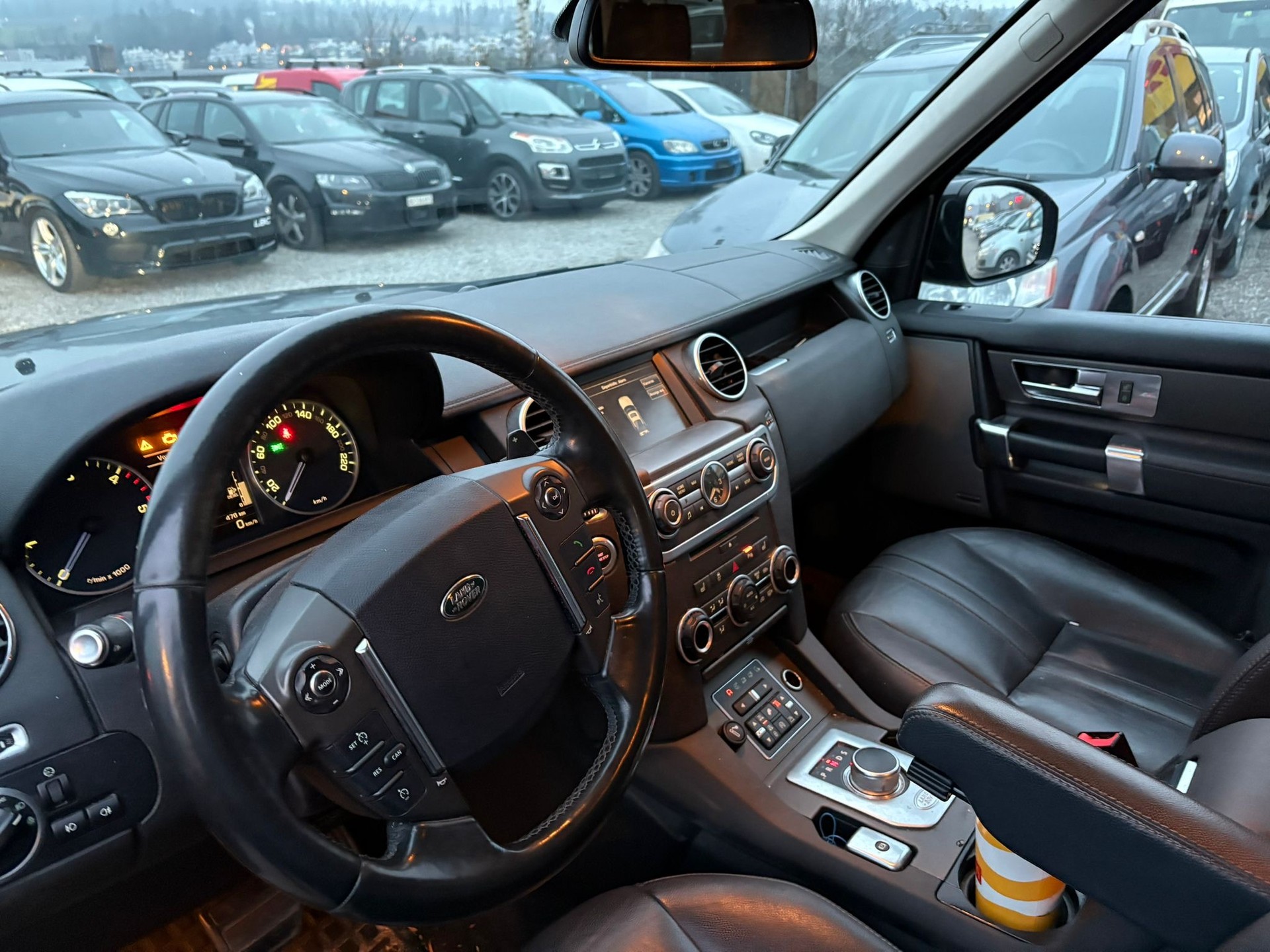 LAND ROVER Discovery 3.0 SDV6 SE Automatic-image-6