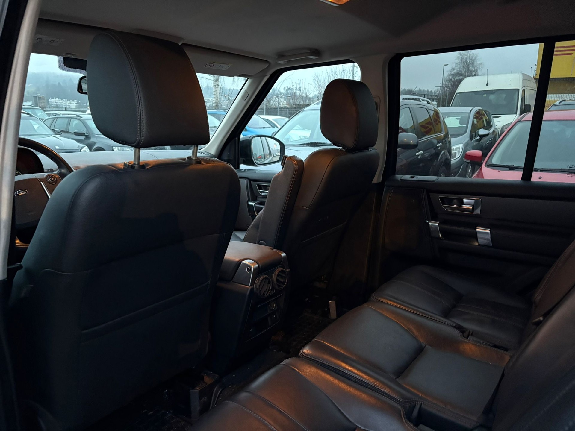 LAND ROVER Discovery 3.0 SDV6 SE Automatic-image-7